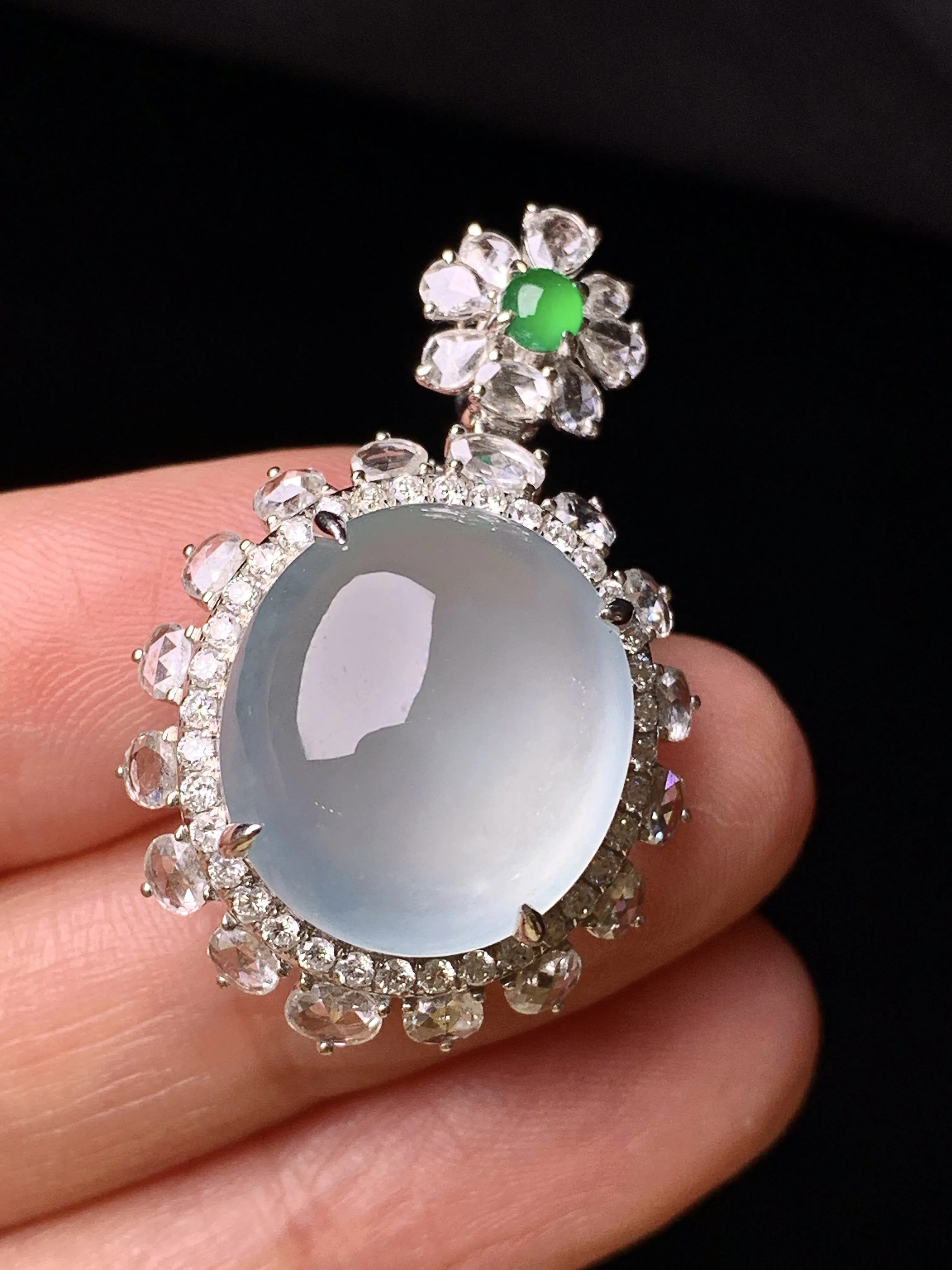 18k金钻镶嵌冰种蛋面戒指吊坠两用款 玉质细腻清新 水润亮眼 圈口13.5 整体尺寸33.3*22*15.5