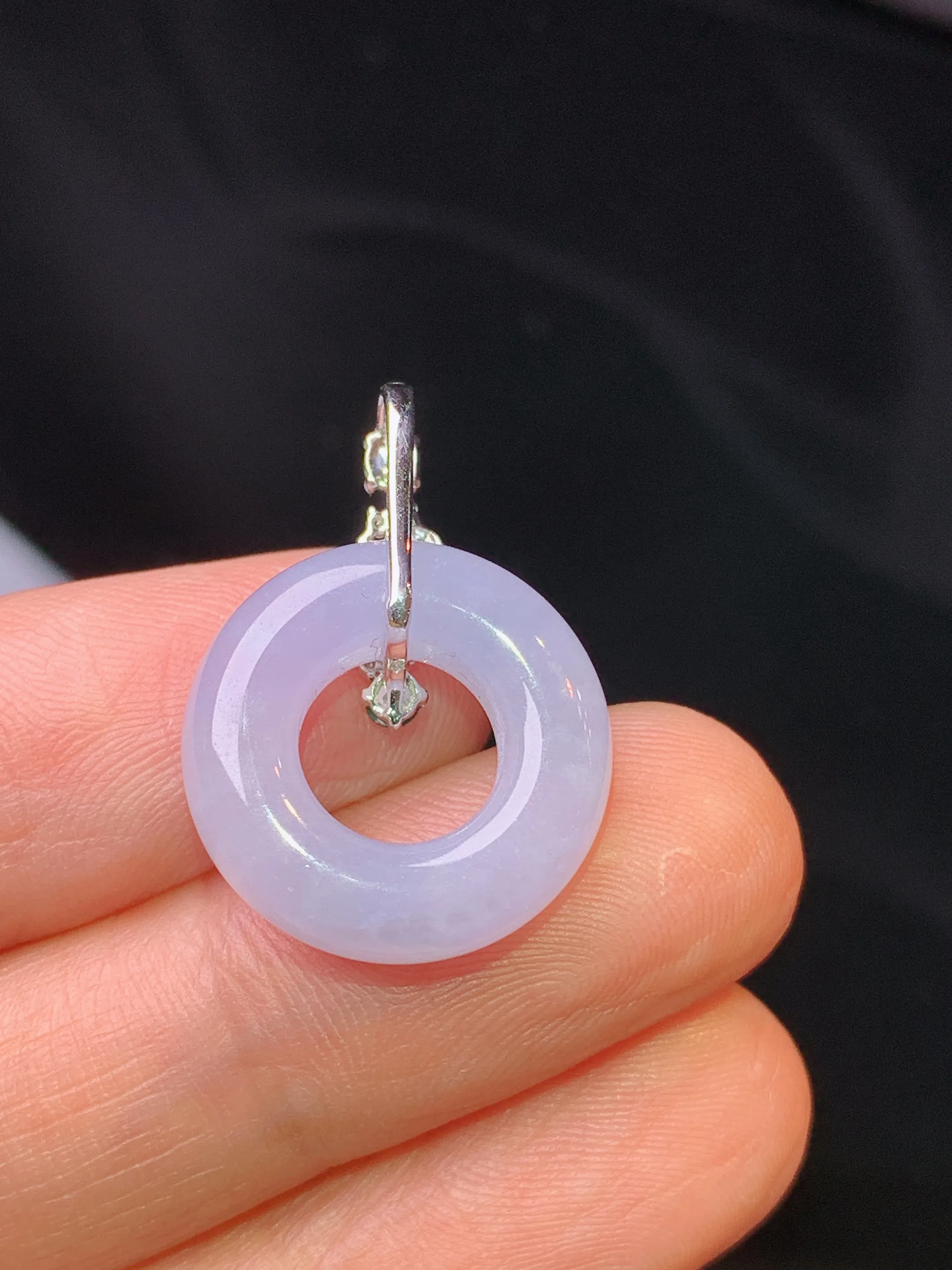 18k金钻镶嵌紫罗兰平安环吊坠 玉质细腻清新 水润亮眼 整体尺寸24.5*17.2*5.5