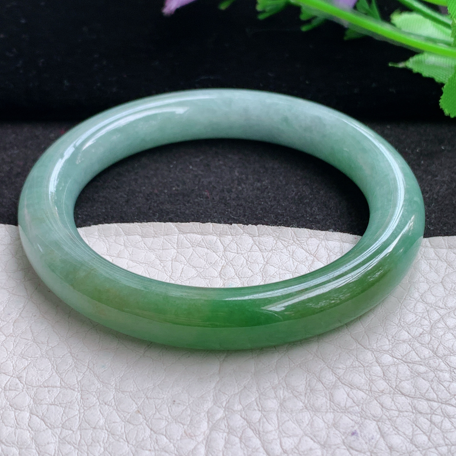 yw招财款54*40*9.6美人镯 天然缅甸翡翠A货细润半山水圆条叮当镯