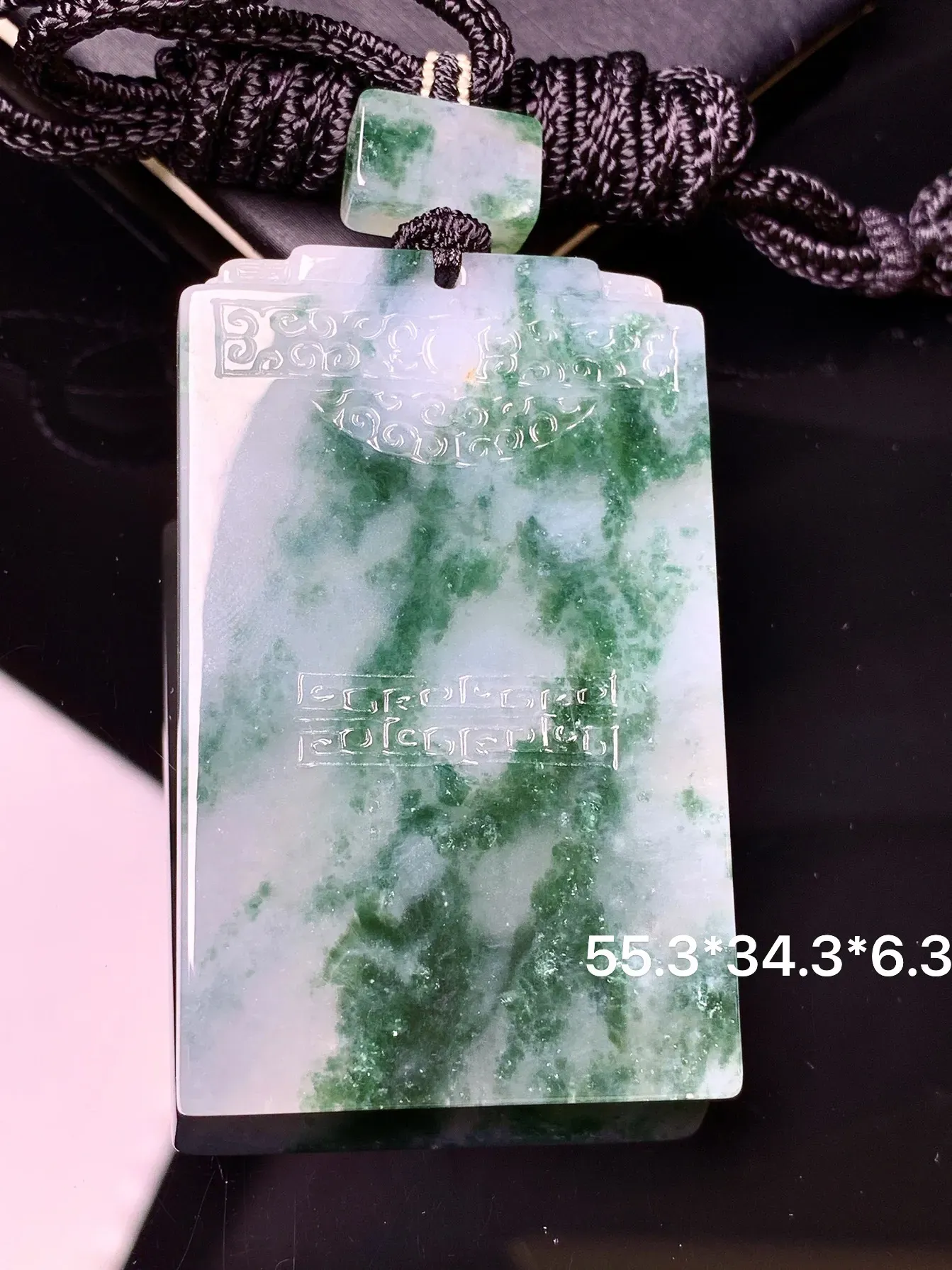 飘绿无事牌吊坠 玉质细腻清新 水润亮眼 整体尺寸55.3*34.3*6.3