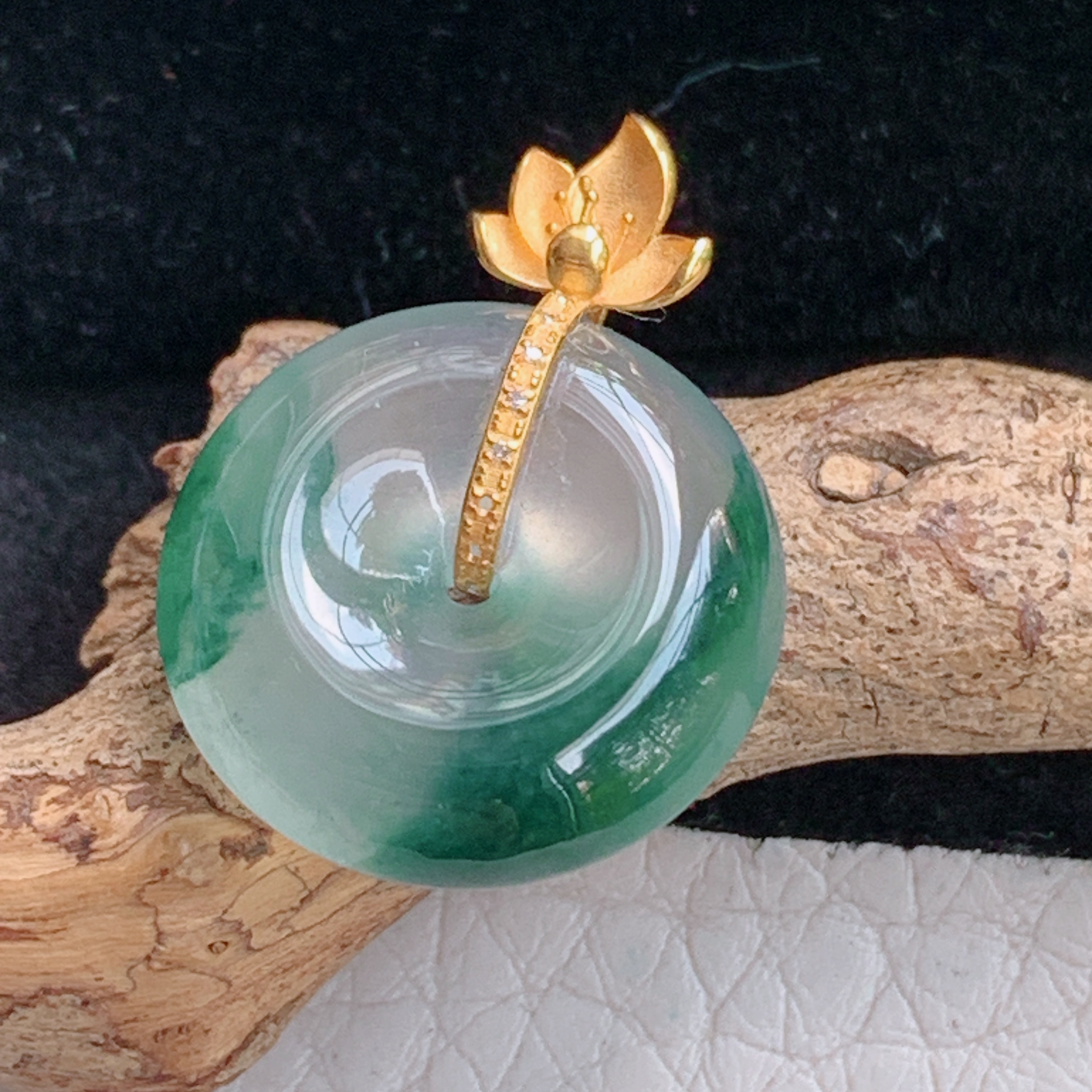 sd自然光23.8*17.8*6.2天然缅甸翡翠冰种小平安扣吊坠 镶18k金玉扣锁骨坠