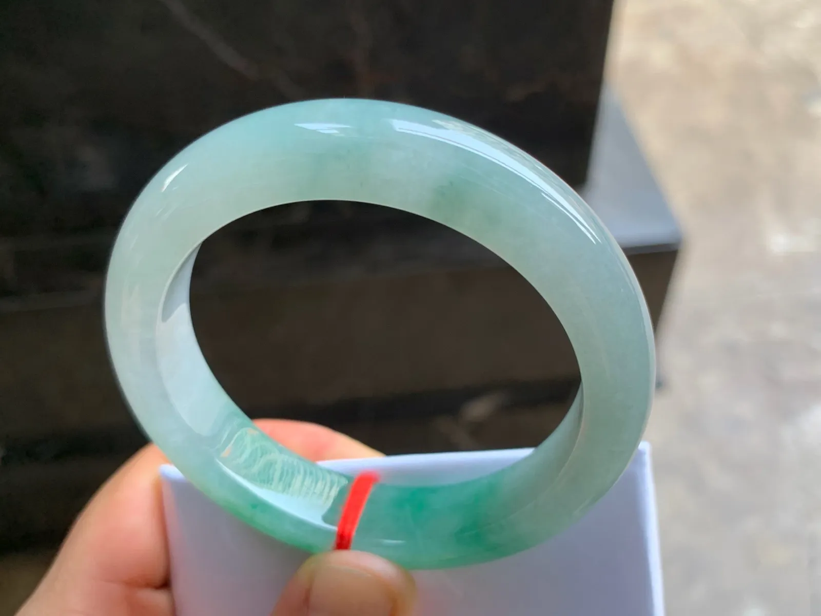 54-12.5-9mm
带色手镯 底子细腻 颜色漂亮 上手大气