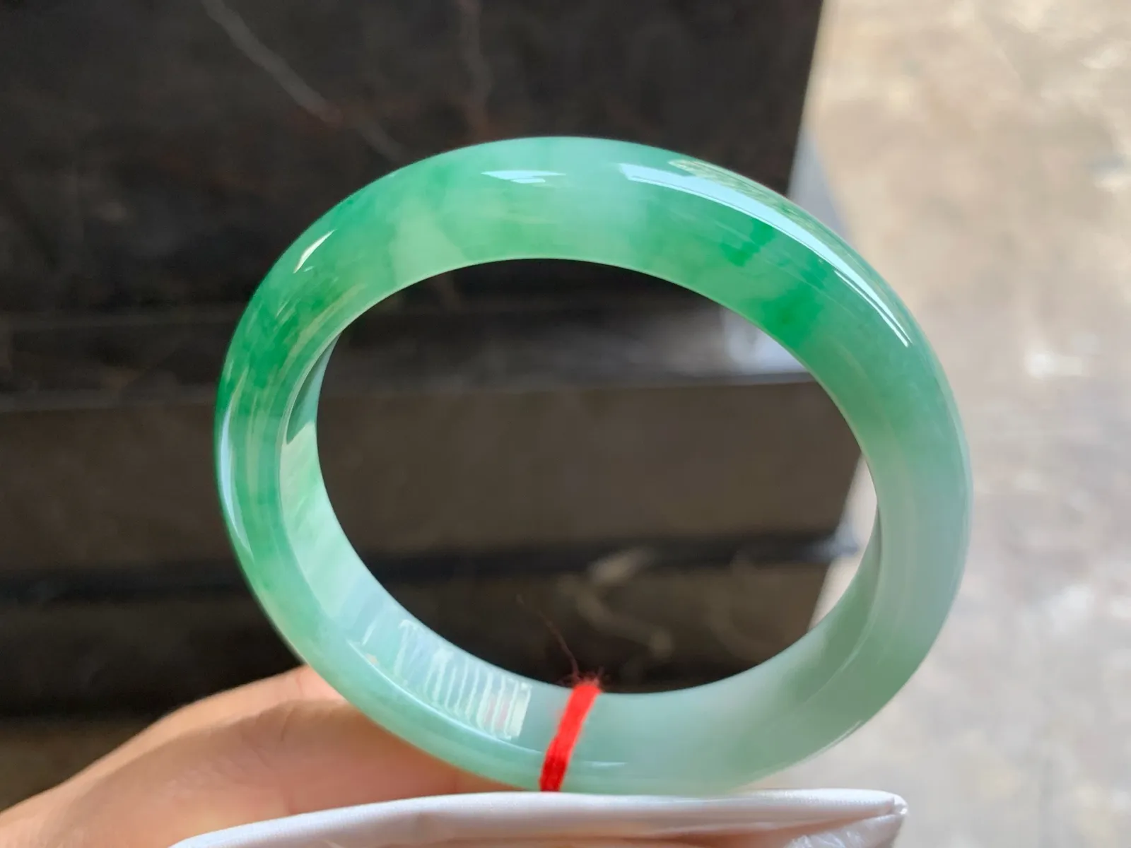 58-12.3-8.2mm
带色手镯 底子细腻 颜色漂亮 性价比推荐