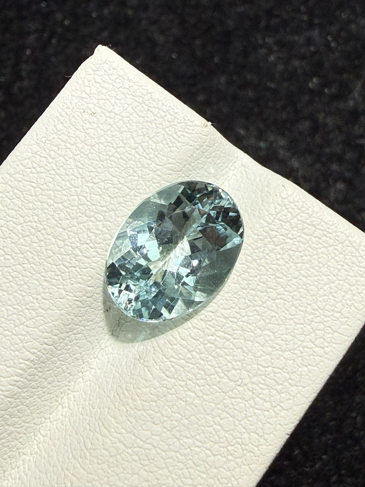 3.59克拉天然海蓝宝戒面裸石，颜色超美，火彩超好，尺寸：12*8.9*6.1mm