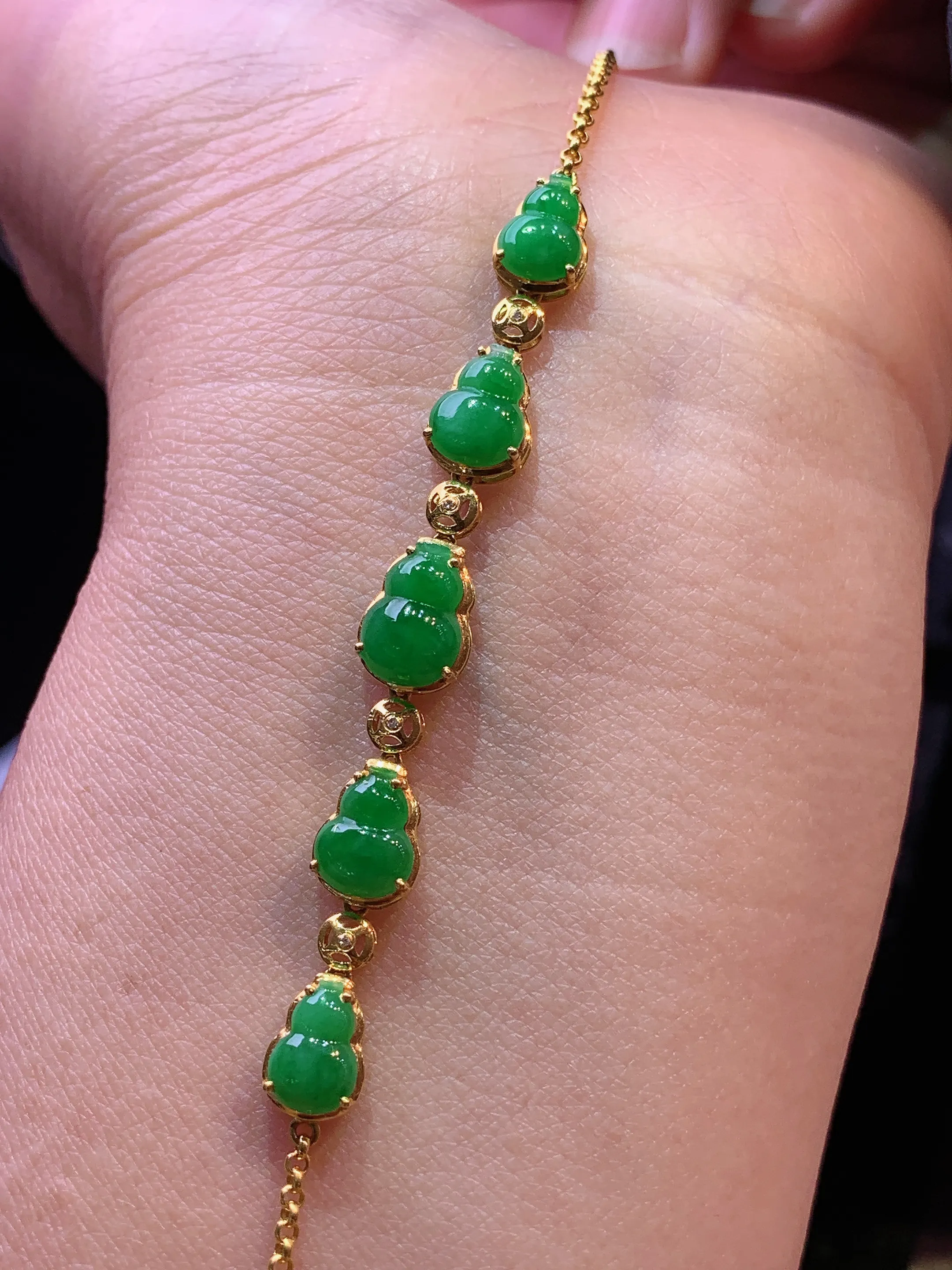 18k金镶嵌满绿葫芦手链 玉质细腻清新 水润亮眼 整体尺寸58.2*6.3*3.8