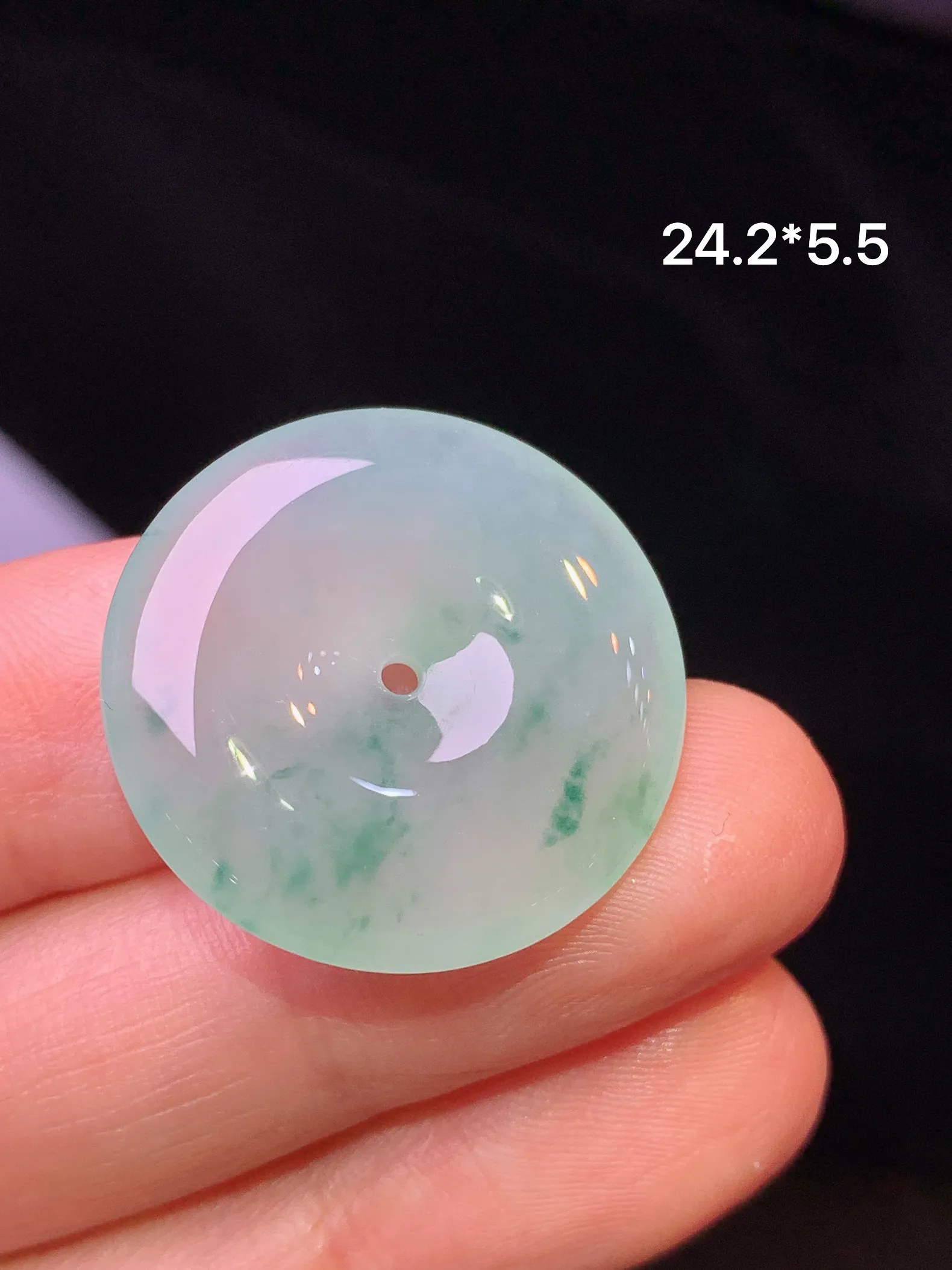 冰种飘绿平安扣吊坠 玉质细腻清新 水润亮眼 整体尺寸24.2*5.5