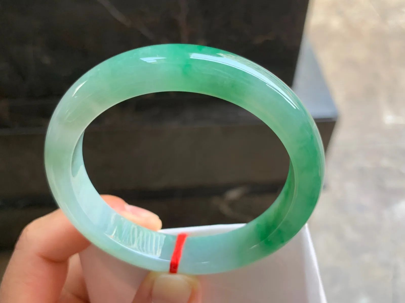 58-12.3-8.2mm
带色手镯 底子细腻 颜色漂亮 性价比推荐