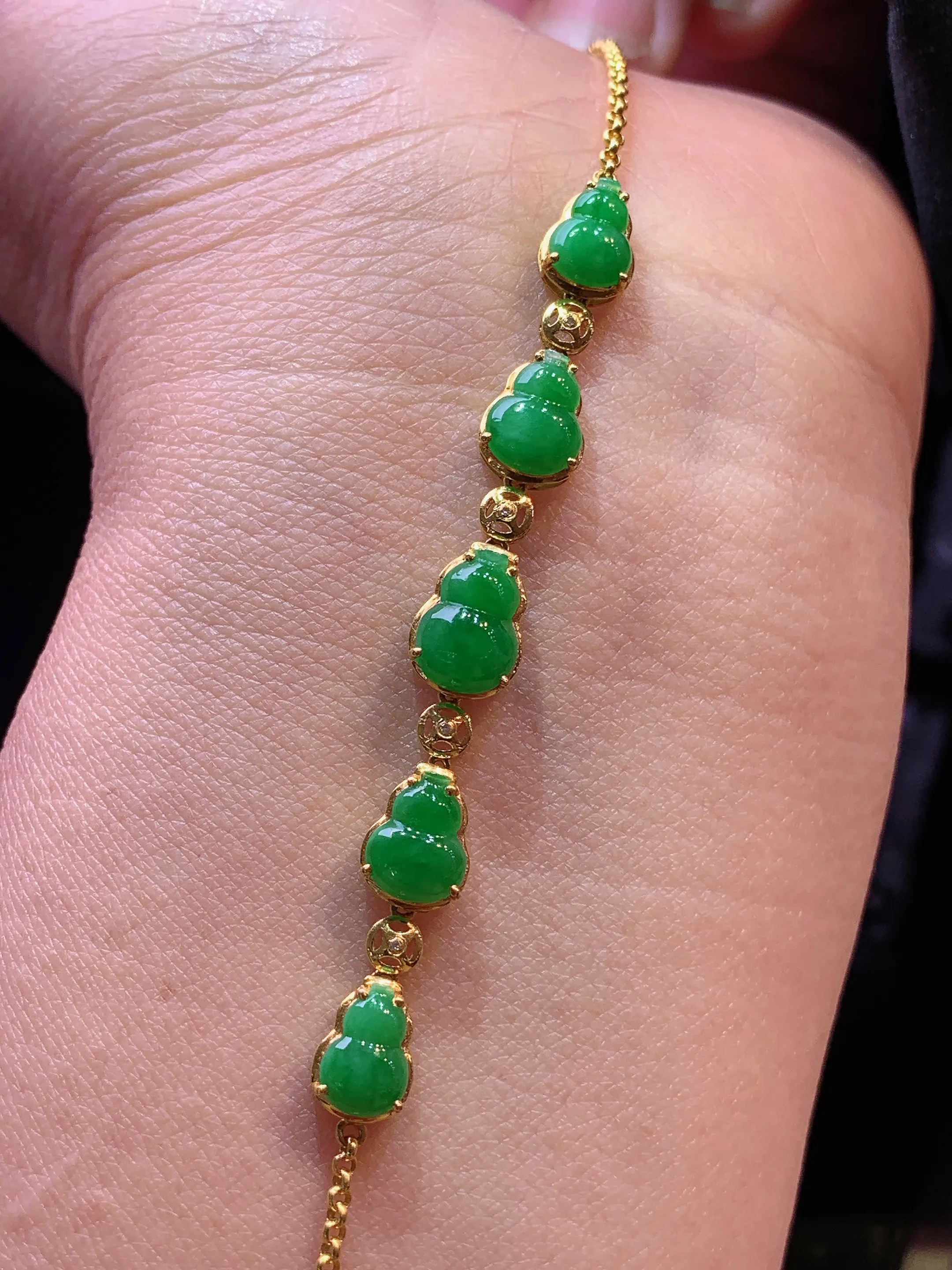 18k金镶嵌满绿葫芦手链 玉质细腻清新 水润亮眼 整体尺寸58.2*6.3*3.8