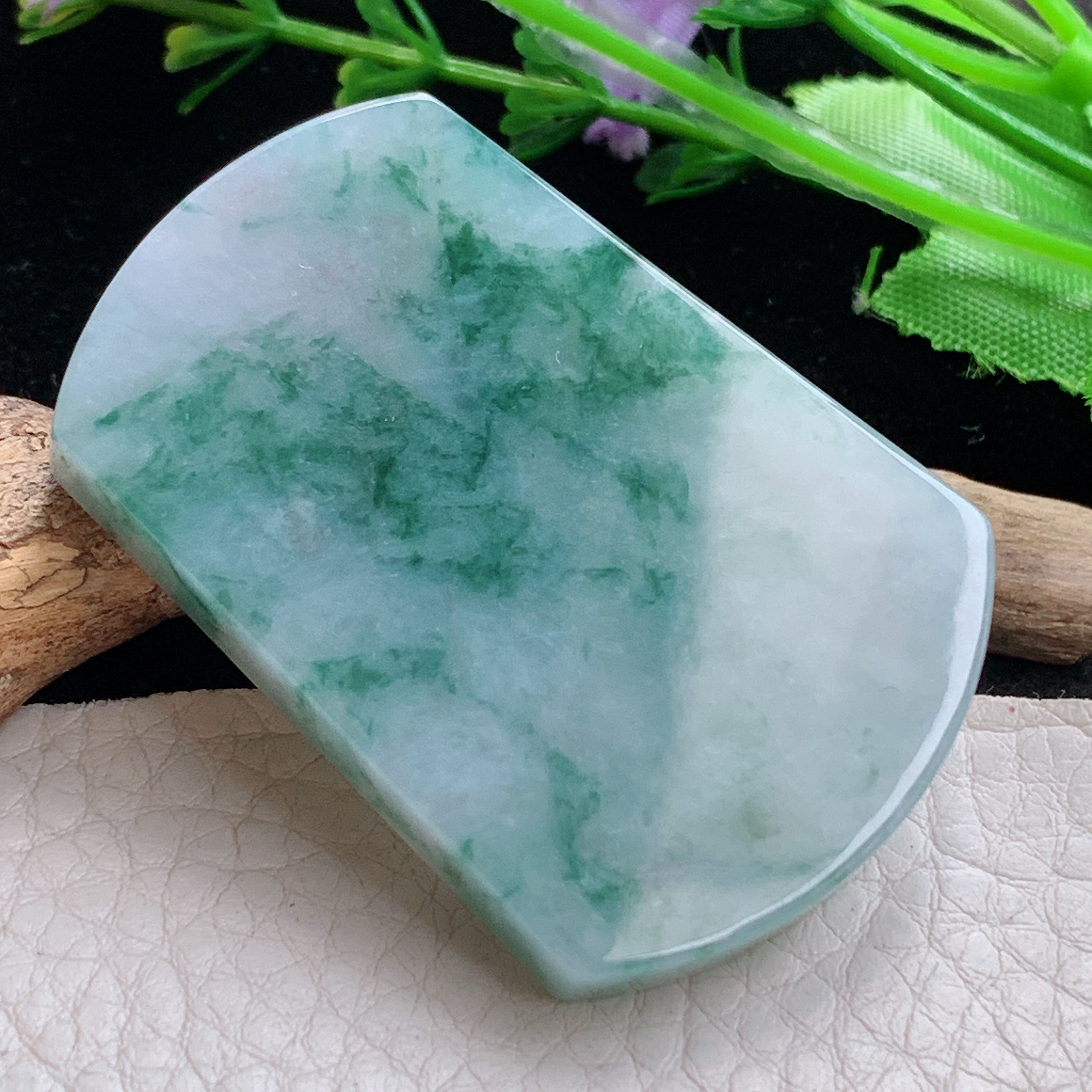 ktj自然光51*35.2*6.5天然缅甸翡翠飘花平安无事牌吊坠