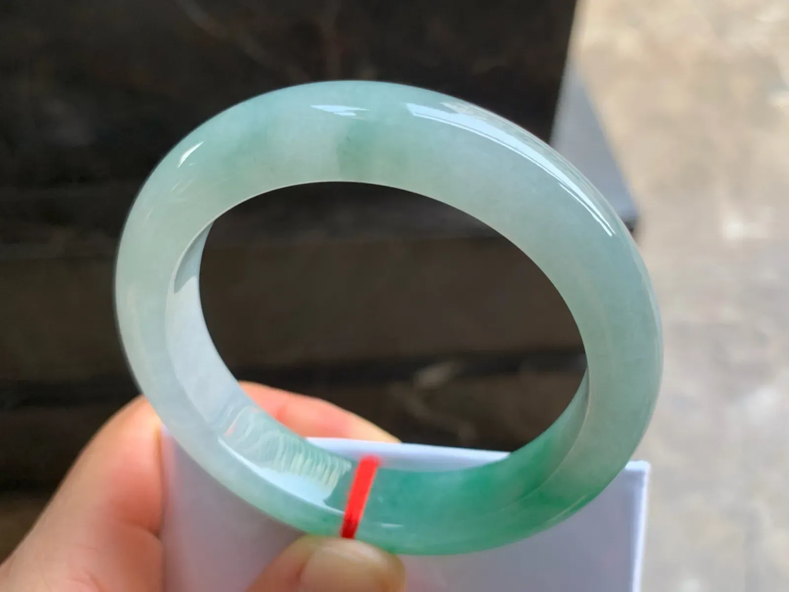 54-12.5-9mm
带色手镯 底子细腻 颜色漂亮 上手大气