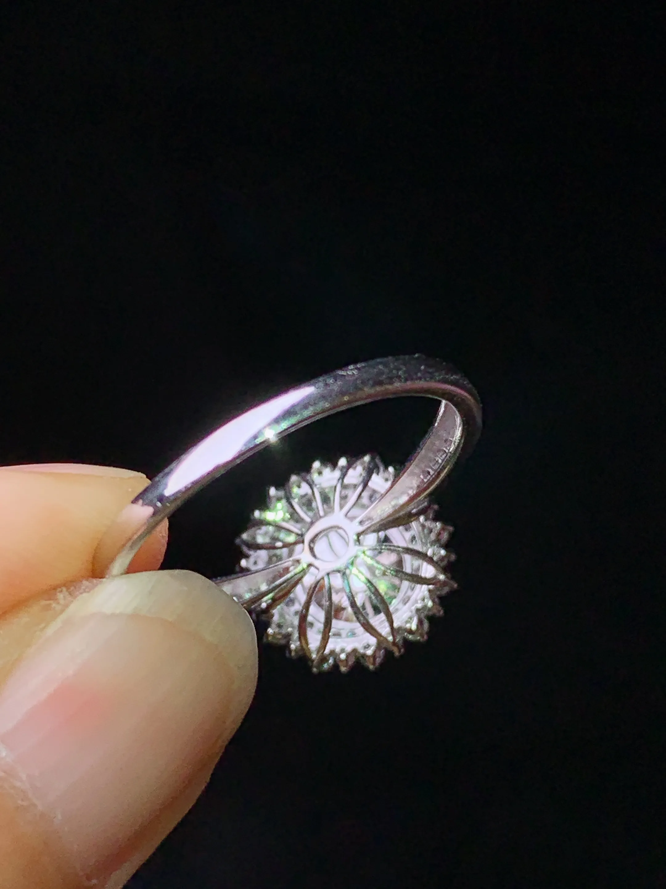 18k金钻镶嵌满绿蛋面戒指 玉质细腻清新 水润亮眼 圈口13.5 整体尺寸11.8*11.3*8