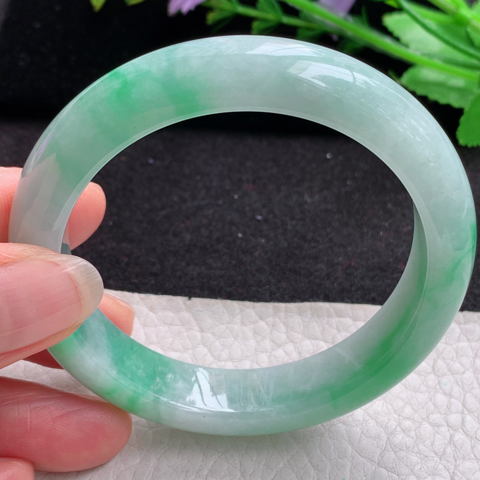 n清新年轻款55*12.5*8.5平安镯 天然缅甸翡翠A货细润飘绿宽边玉手环