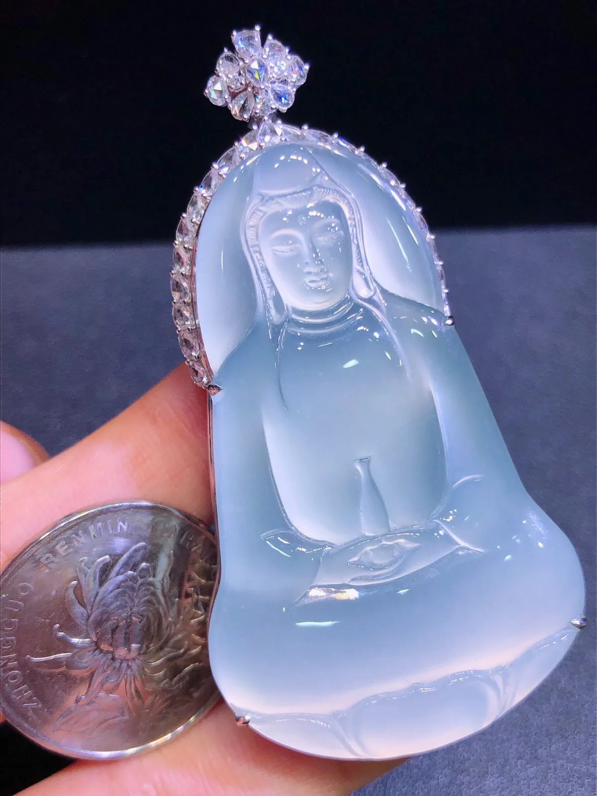 18K金镶 茅台白观音吊坠 完美 水润起光 品相饱满 苹果手机拍摄，实物更好看