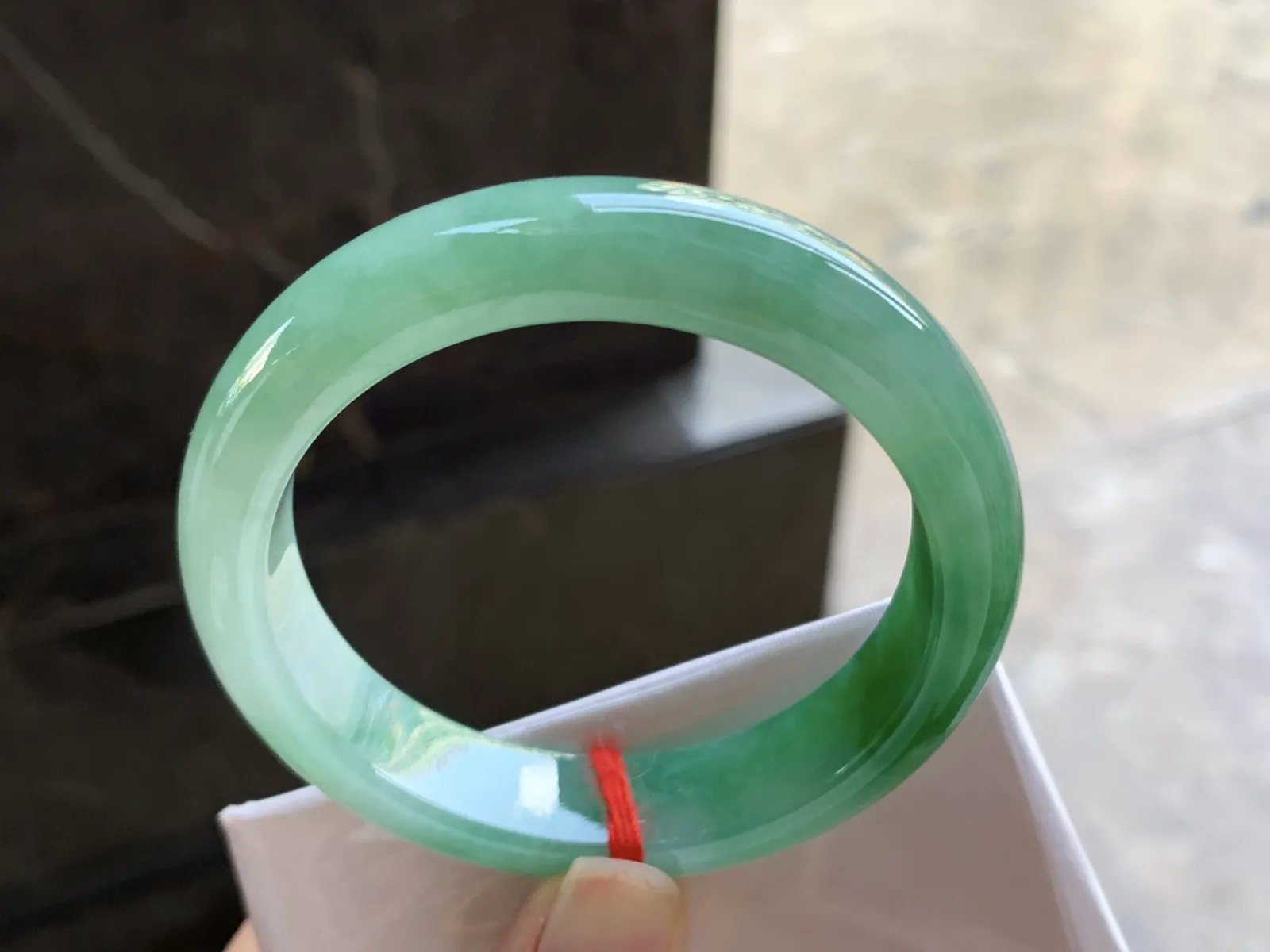 54-12.8-8.3

浓绿色手镯^_^颜色鲜艳