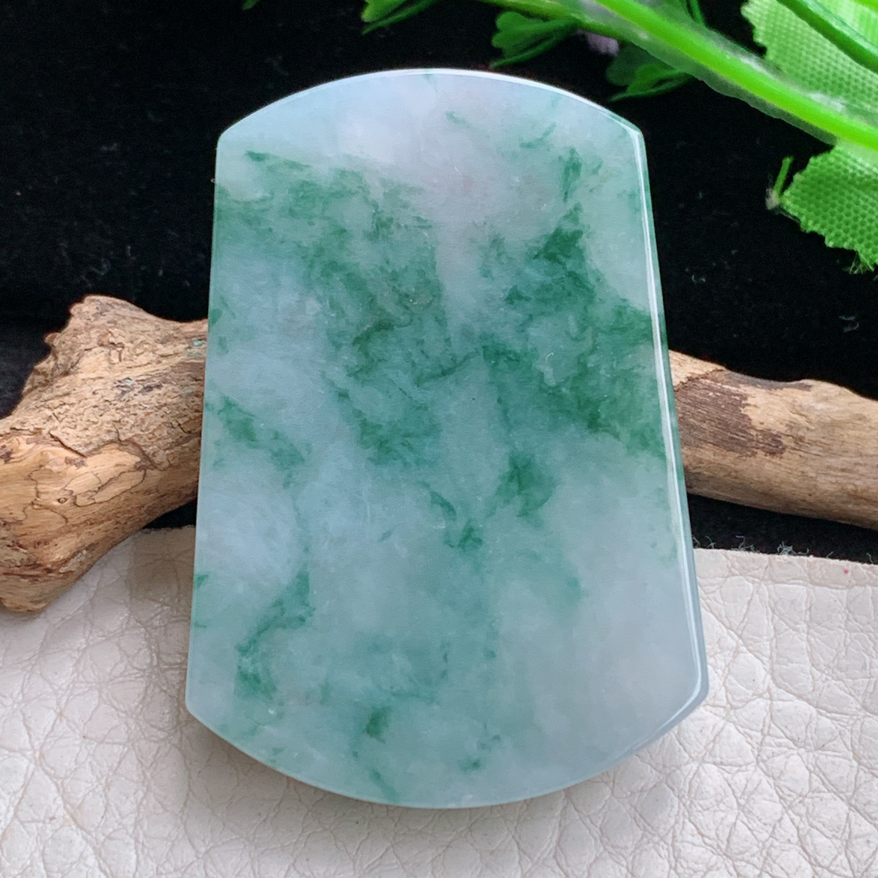 ktj自然光51*35.2*6.5天然缅甸翡翠飘花平安无事牌吊坠