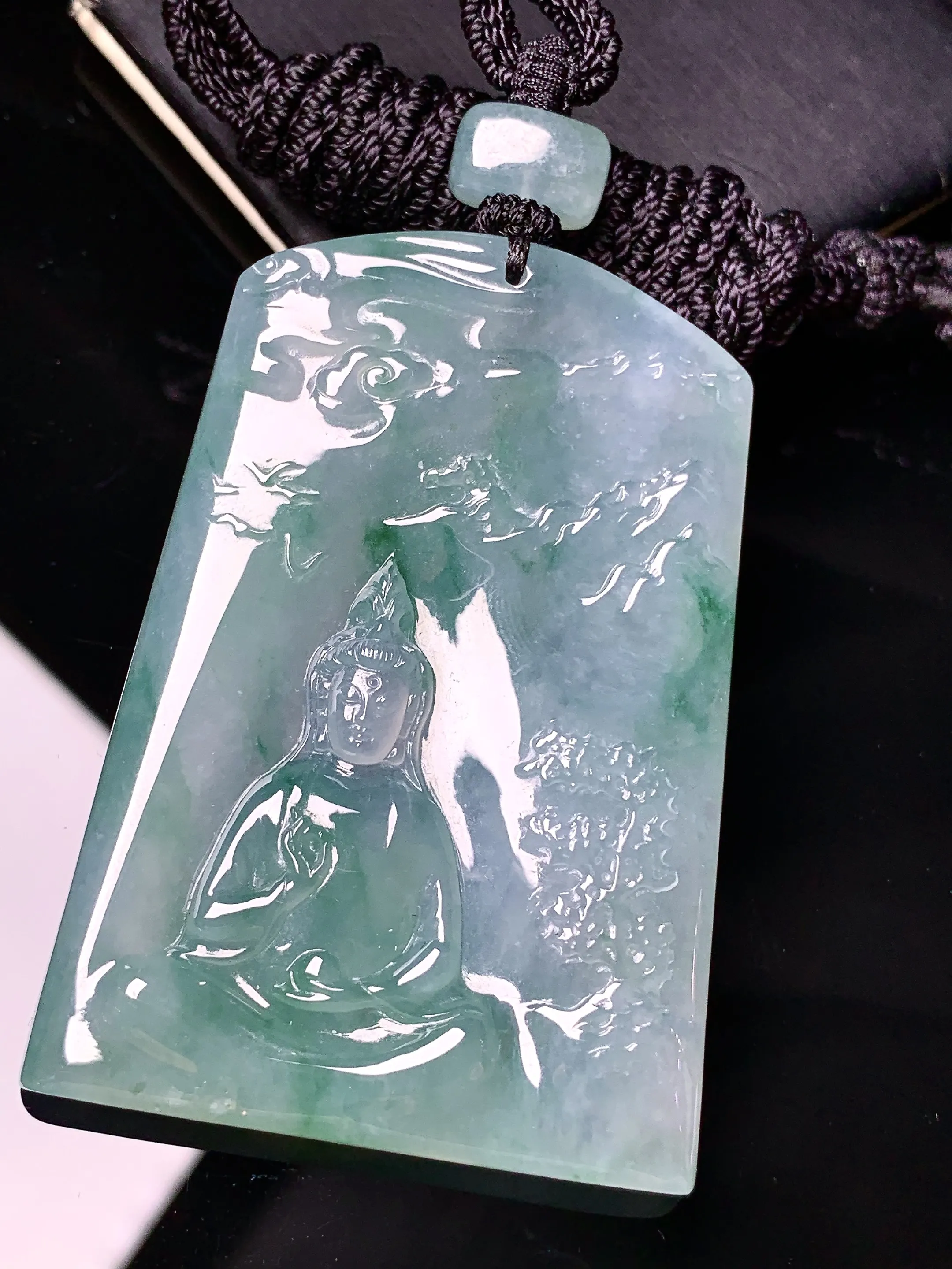 冰种飘花观音菩萨吊坠 玉质细腻清新 水润亮眼 整体尺寸57.2*40.2*6