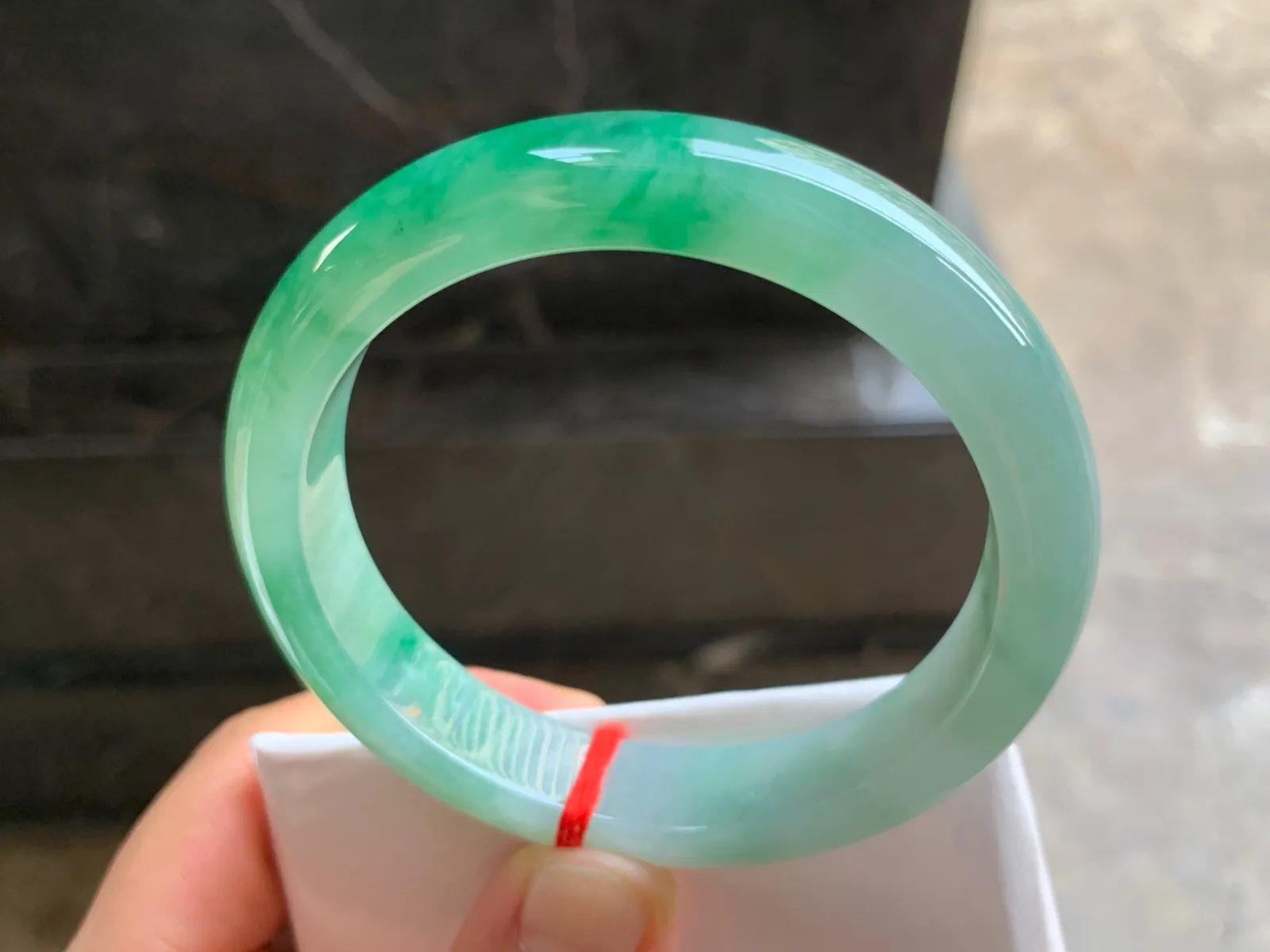 58-12.3-8.2mm
带色手镯 底子细腻 颜色漂亮 性价比推荐