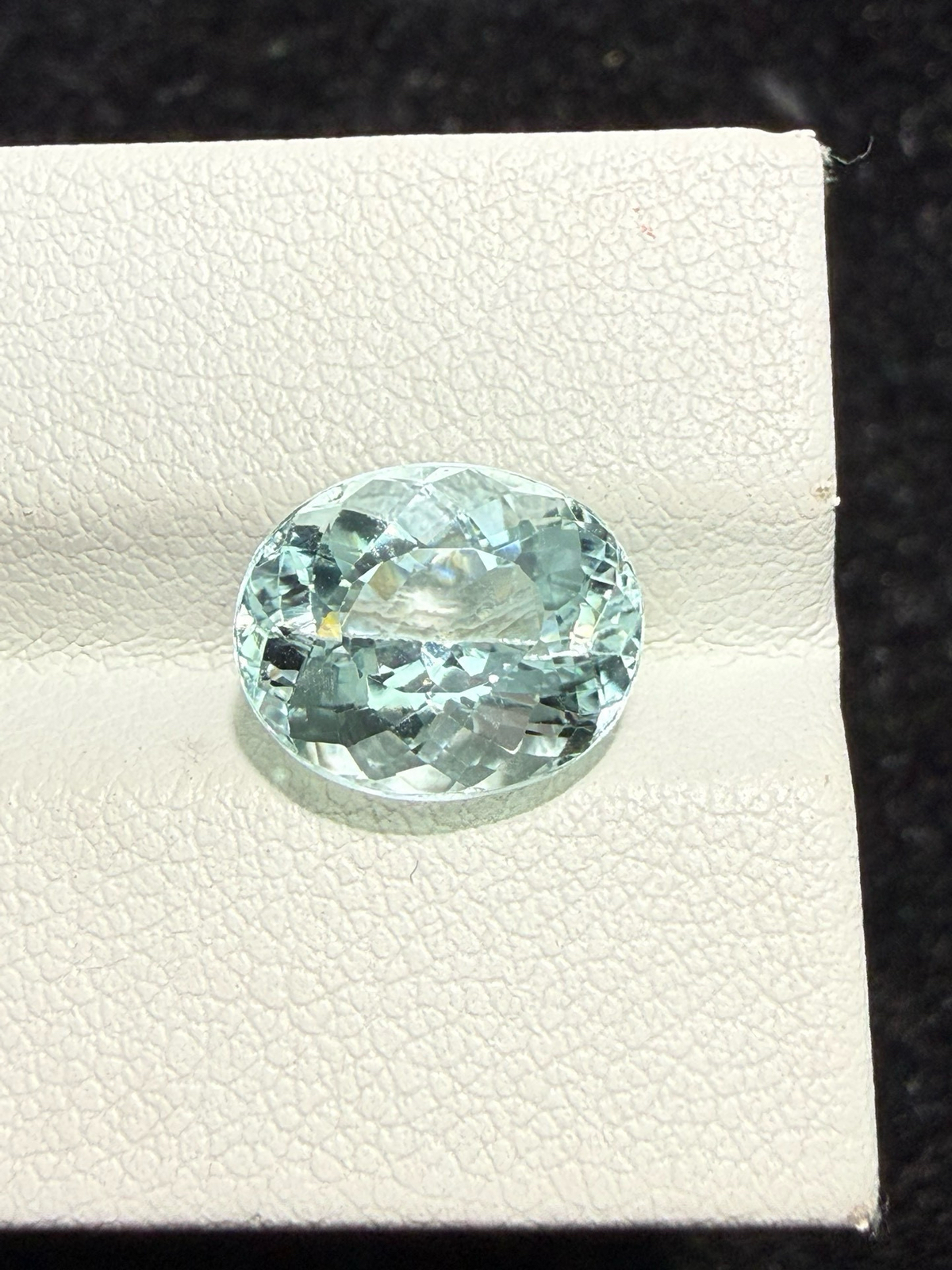 3.985克拉天然海蓝宝戒面裸石，颜色超美，火彩超好，尺寸：11.1*9.1*6.7mm