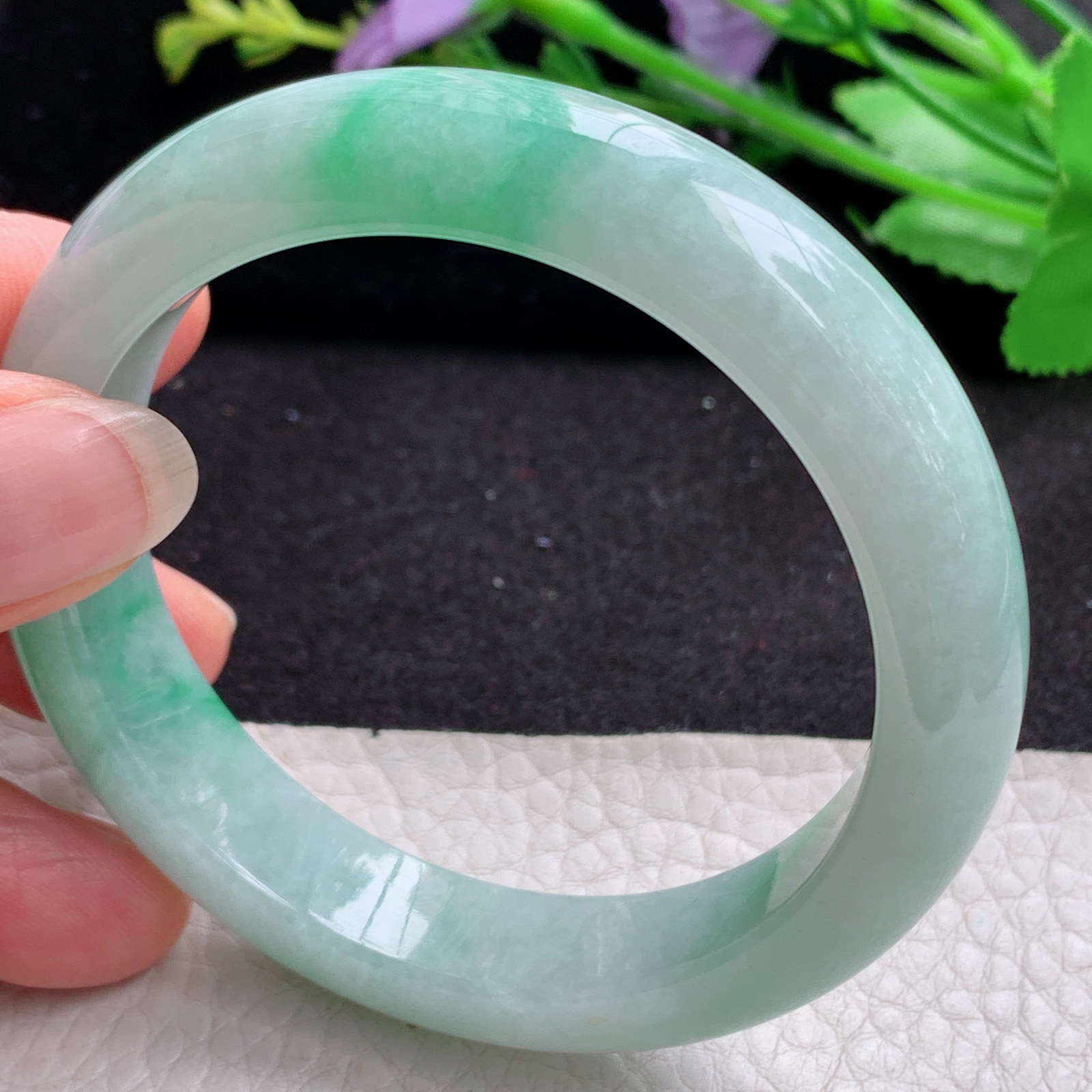 n清新年轻款55*12.5*8.5平安镯 天然缅甸翡翠A货细润飘绿宽边玉手环