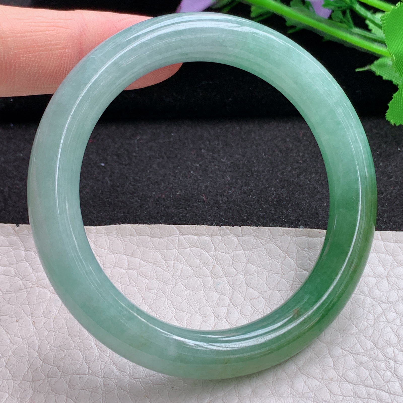 yw招财款54*40*9.6美人镯 天然缅甸翡翠A货细润半山水圆条叮当镯