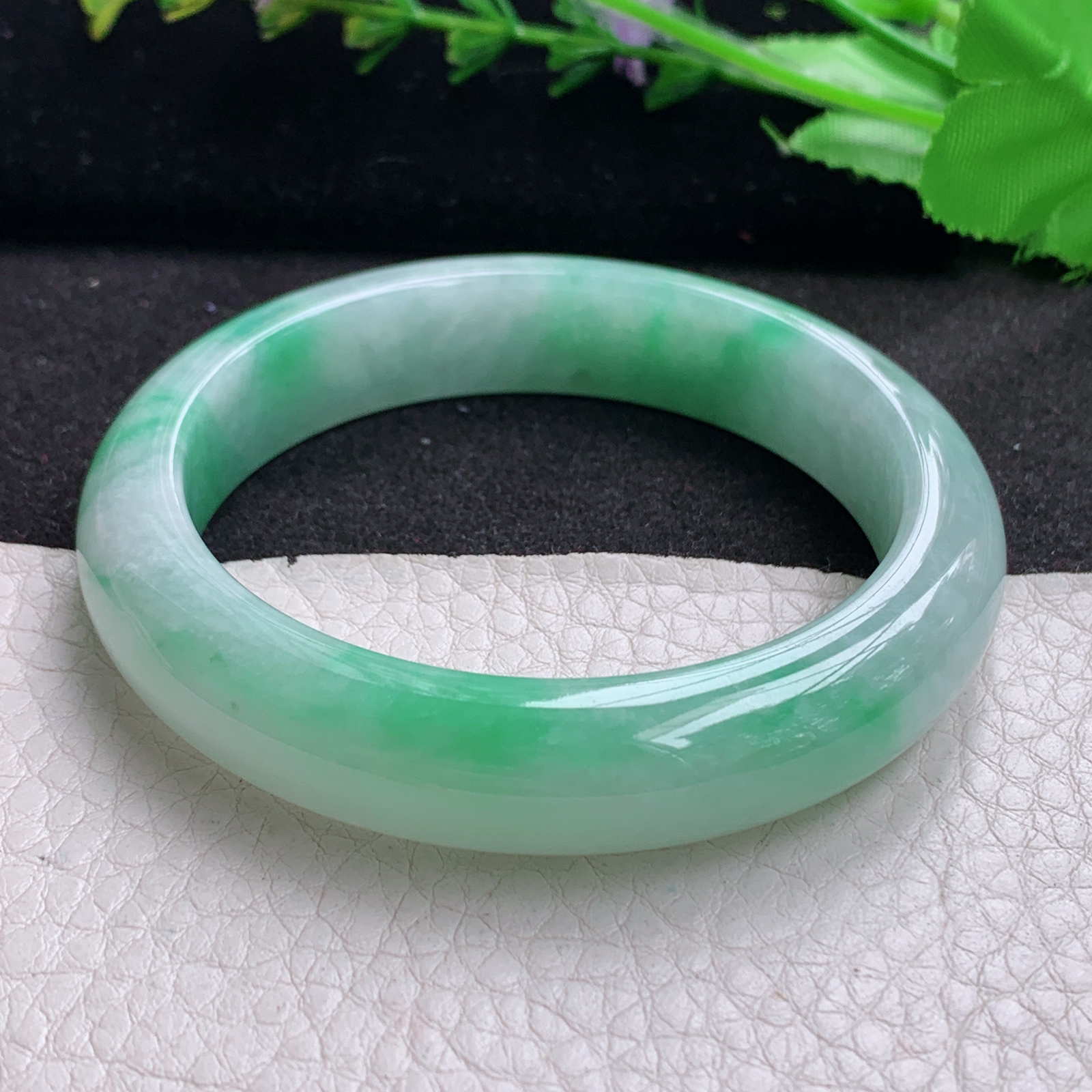 n清新年轻款55*12.5*8.5平安镯 天然缅甸翡翠A货细润飘绿宽边玉手环