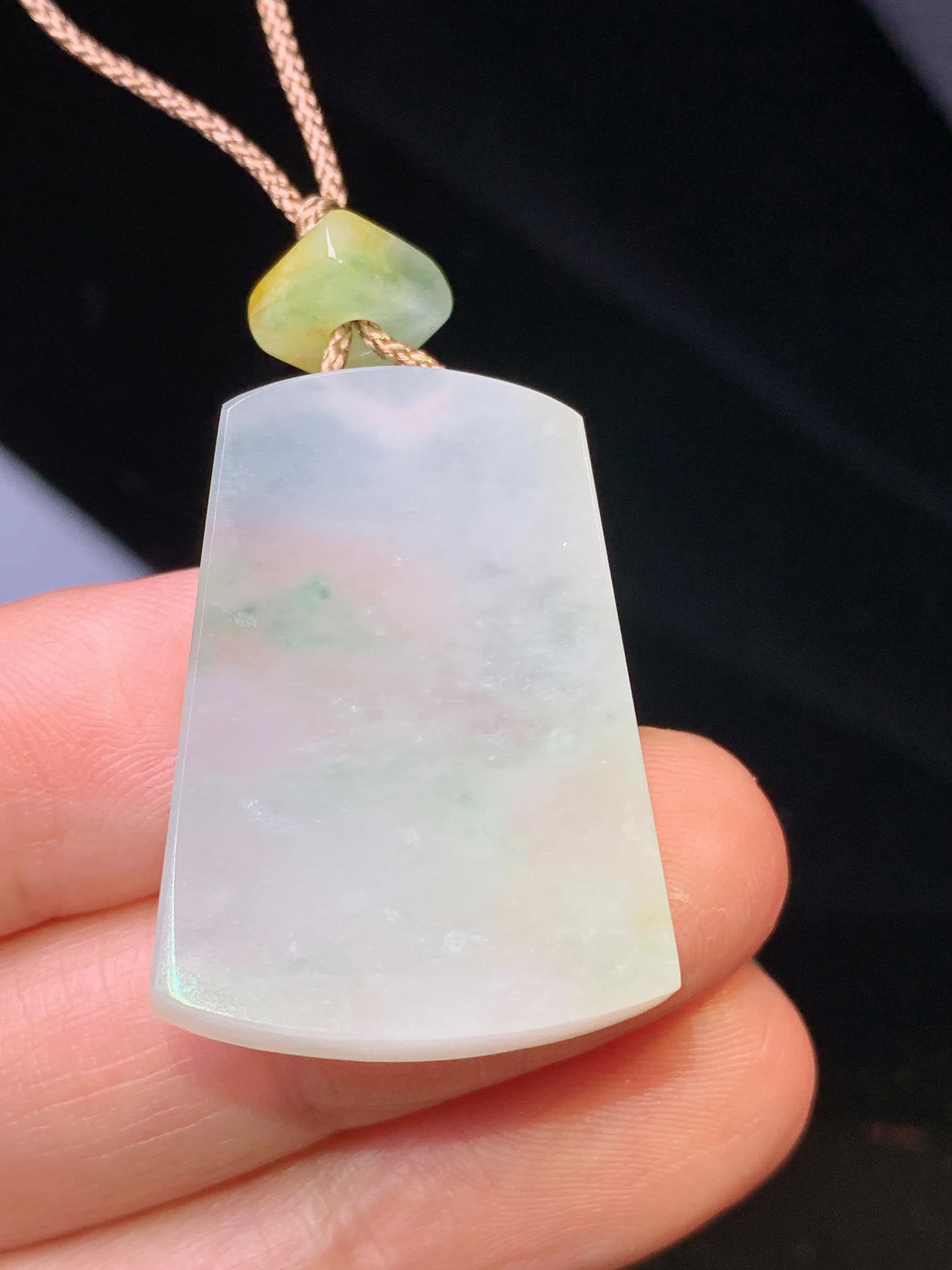 冰种飘花无事牌吊坠 玉质细腻清新 水润亮眼 整体尺寸30*21.5*6.2