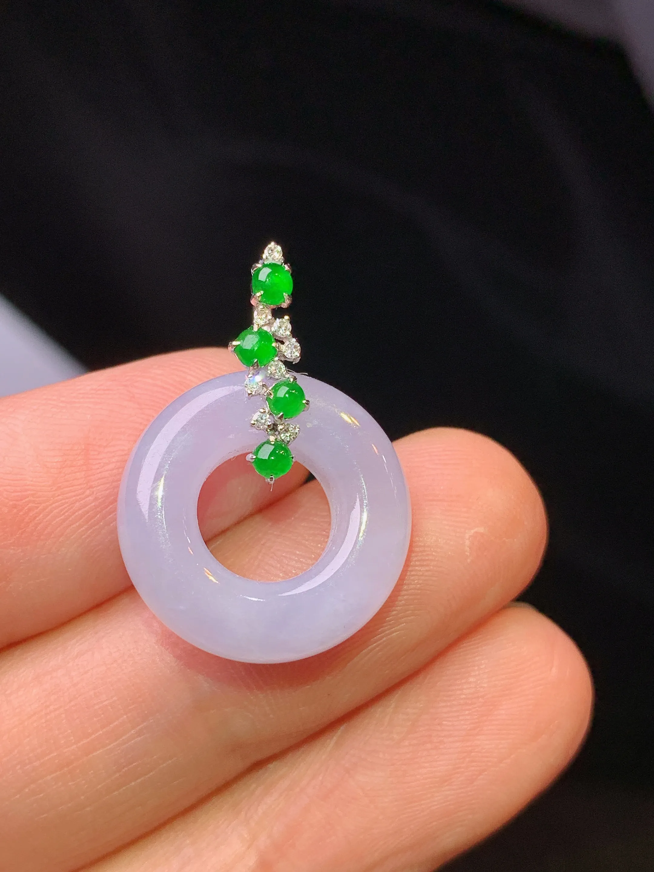 18k金钻镶嵌紫罗兰平安环吊坠 玉质细腻清新 水润亮眼 整体尺寸24.5*17.2*5.5