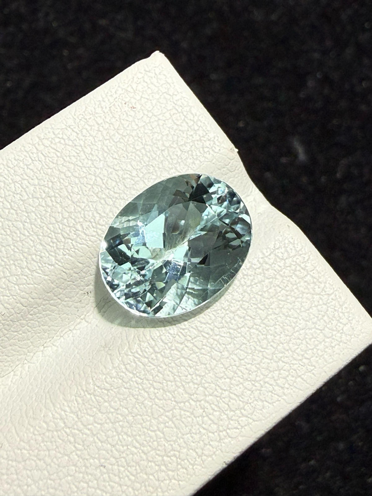 5.13克拉天然海蓝宝戒面裸石，颜色超美，火彩超好，尺寸：12.5*9.9*7.2mm