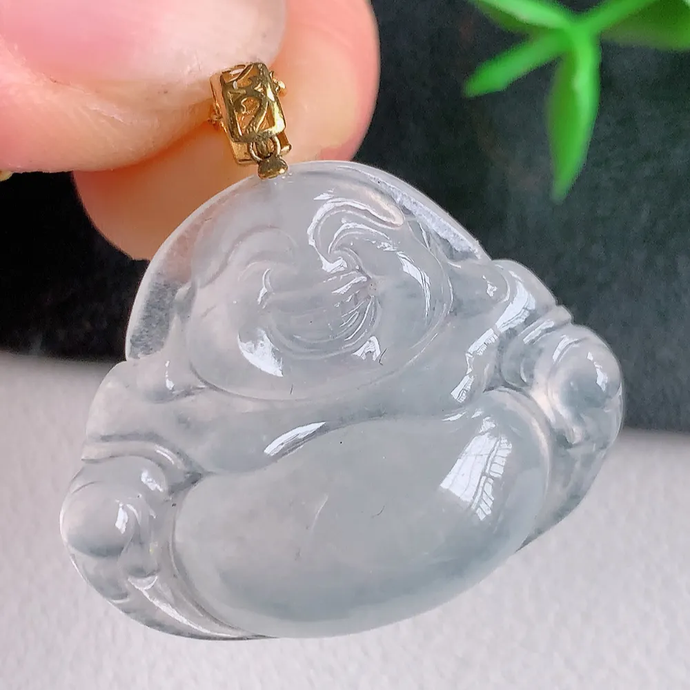 18k金扣冰润佛公挂件 玉质细腻  精雕弥勒佛，笑佛福耳垂肩，面相喜庆，开怀大笑，憨态可掬。惟妙惟肖