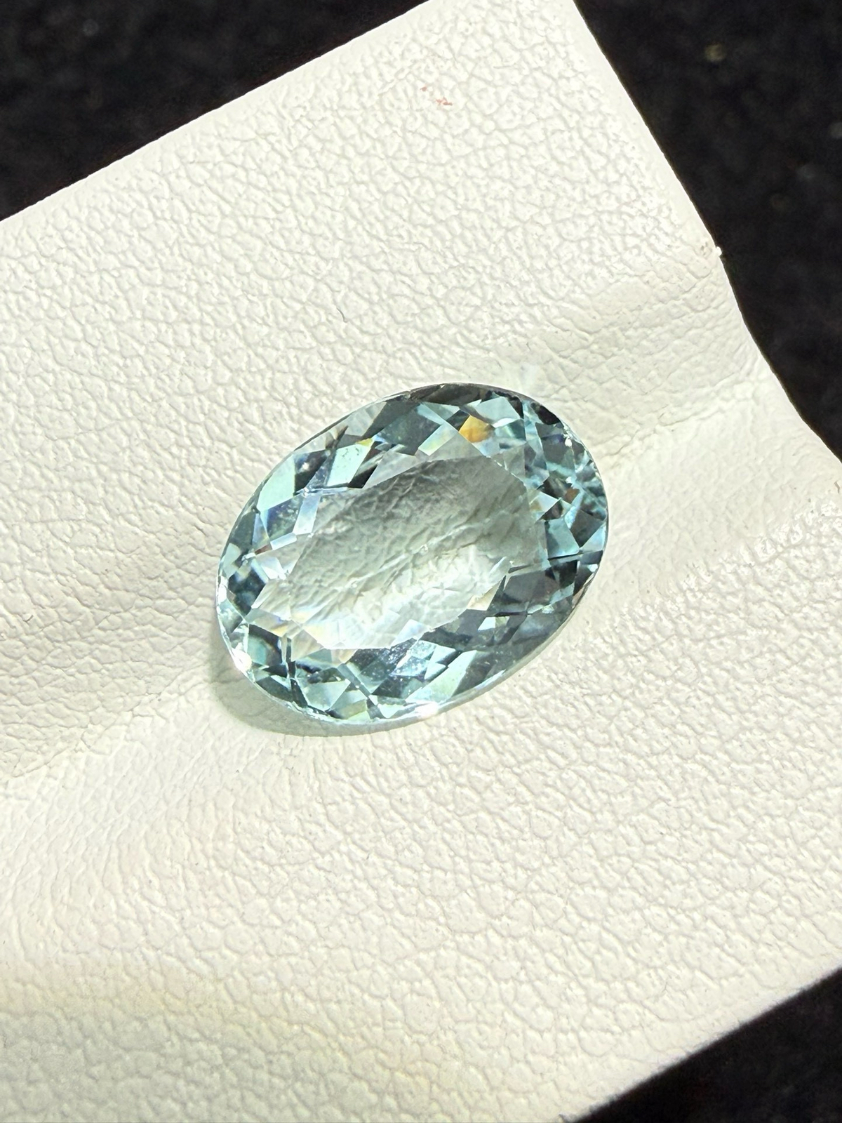 3.13克拉天然海蓝宝戒面裸石，颜色超美，火彩超好，尺寸：11.6*8.6*4.9mm