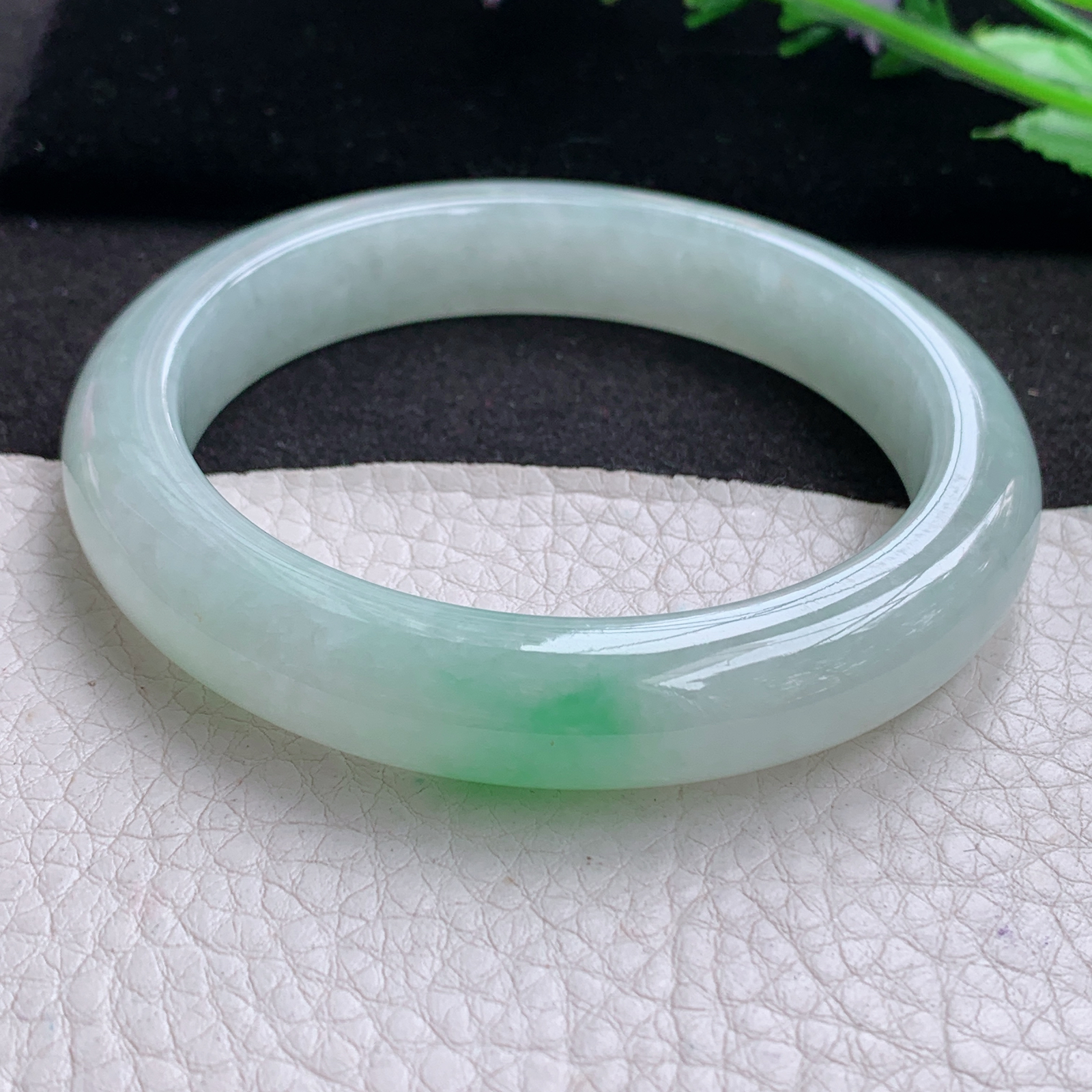 xx飘绿清爽款58.8*11.8*9平安镯 天然缅甸翡翠A货细润白底青宽边玉手环