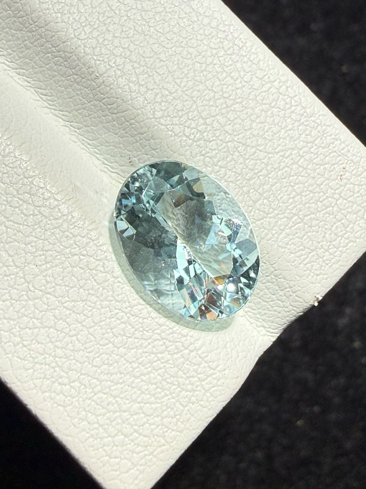 3.59克拉天然海蓝宝戒面裸石，颜色超美，火彩超好，尺寸：12*8.9*6.1mm