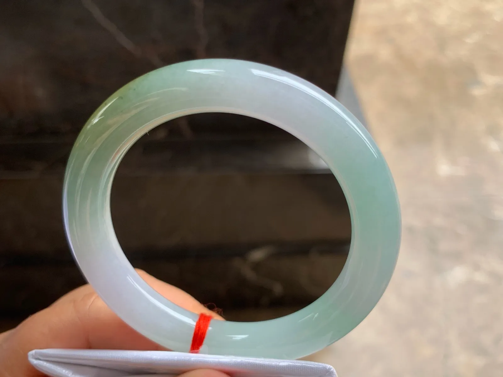 54-10mm
三彩圆条手镯 底子细腻 颜色漂亮 特色