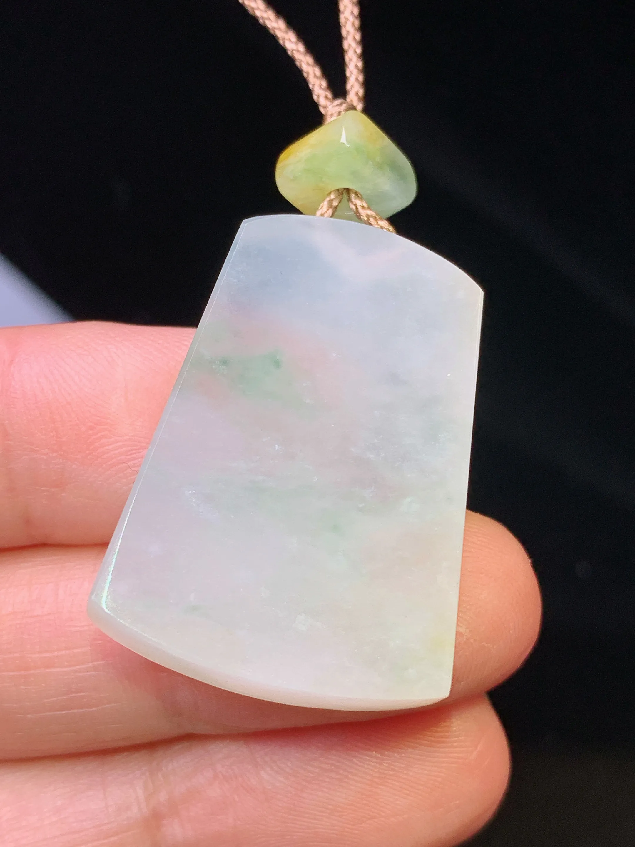 冰种飘花无事牌吊坠 玉质细腻清新 水润亮眼 整体尺寸30*21.5*6.2