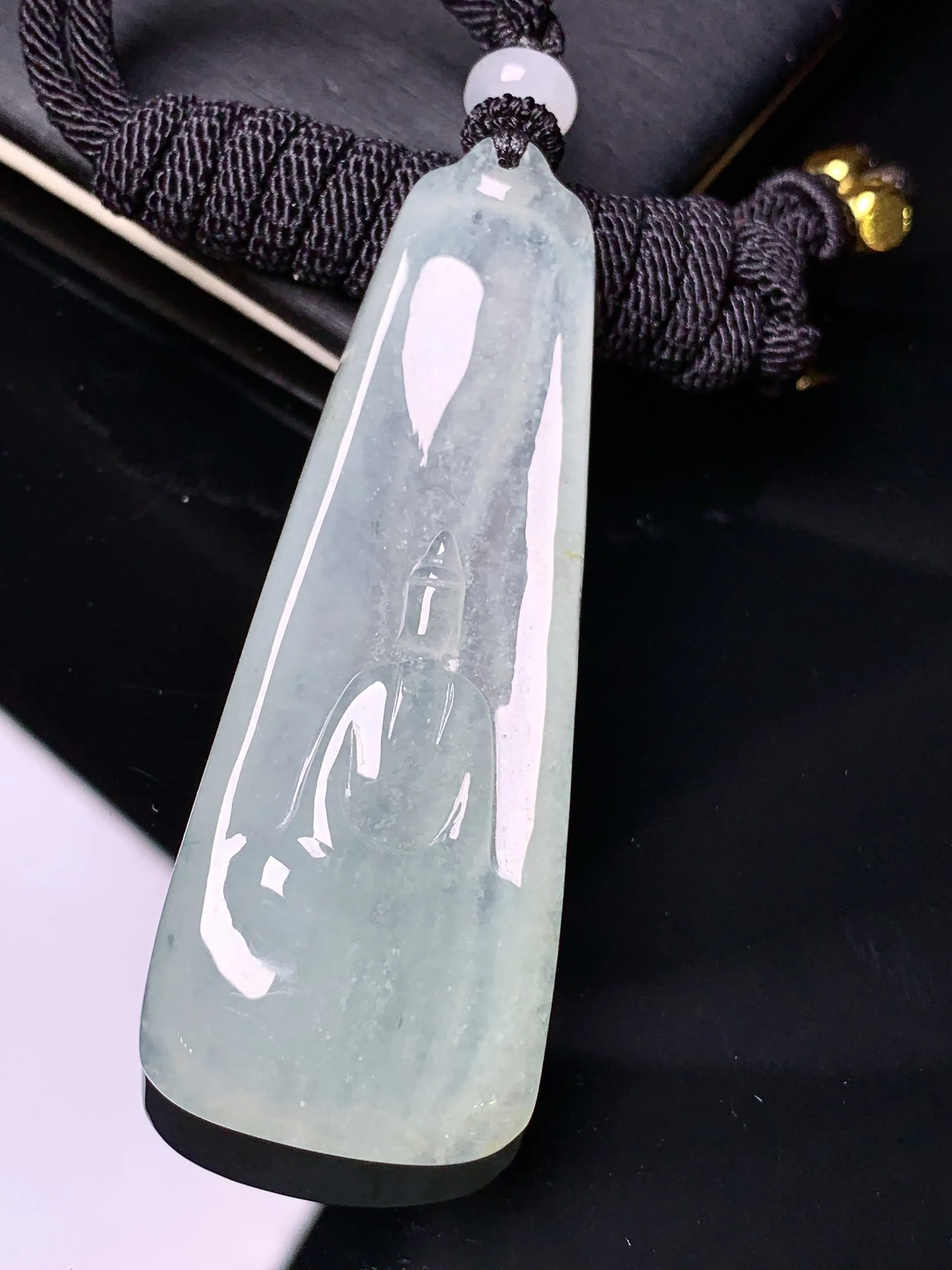 冰种无相观音吊坠 玉质细腻清新 水润亮眼 整体尺寸58.2*21.5*7.8