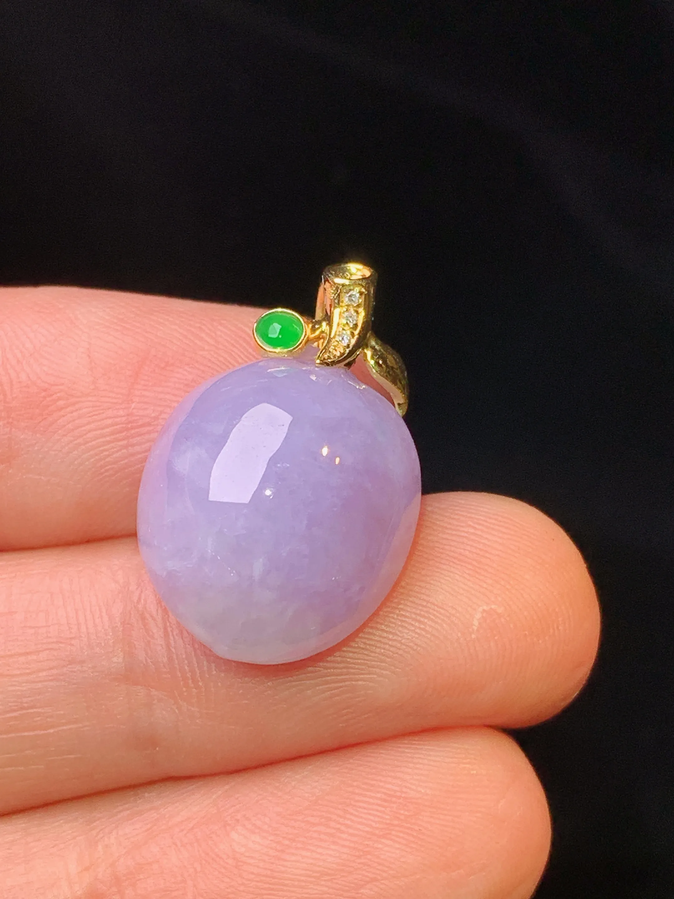 18k金钻镶嵌紫罗兰寿桃吊坠 玉质细腻清新 水润亮眼 整体尺寸21.6*14.2*9.6