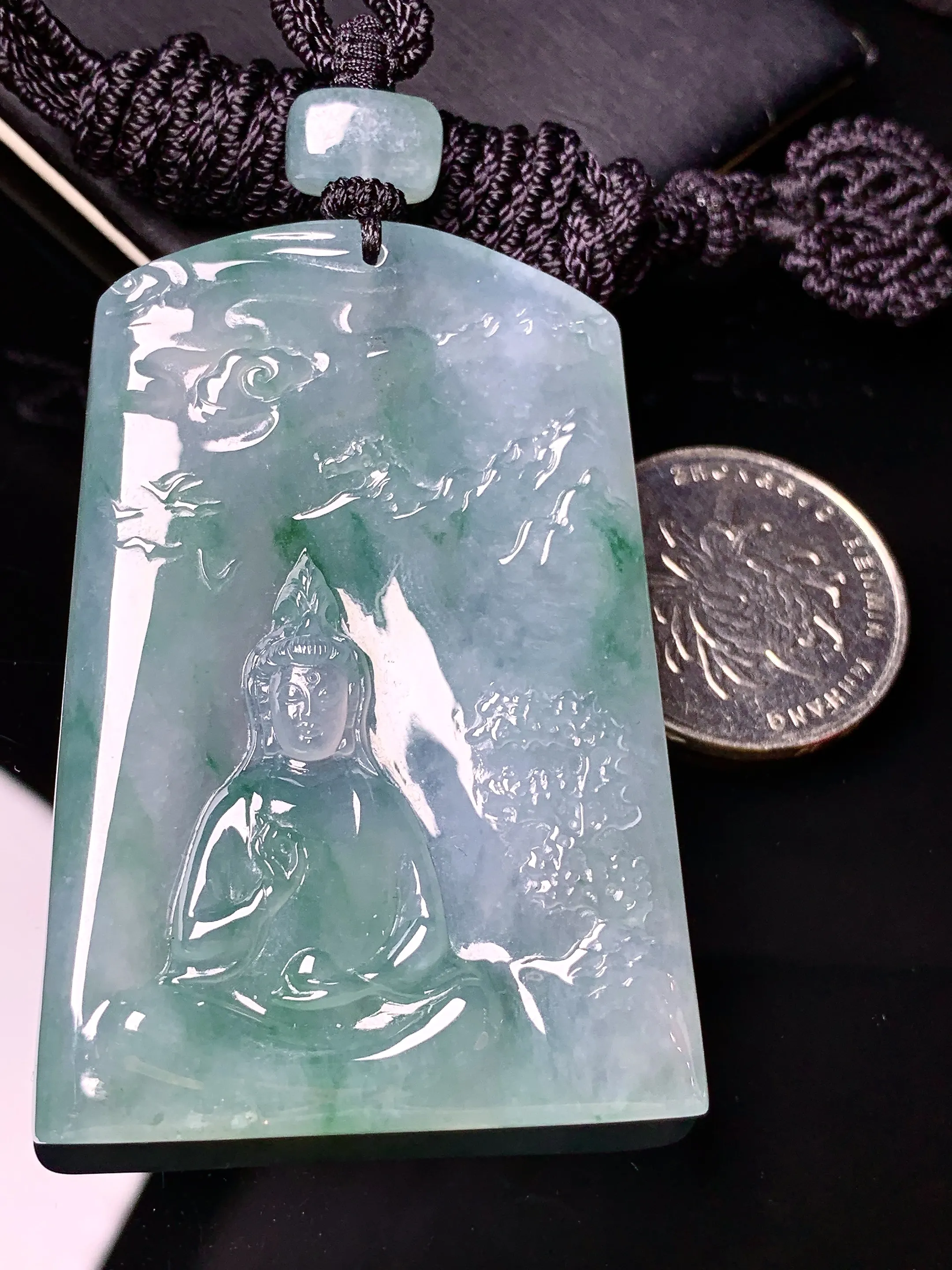 冰种飘花观音菩萨吊坠 玉质细腻清新 水润亮眼 整体尺寸57.2*40.2*6