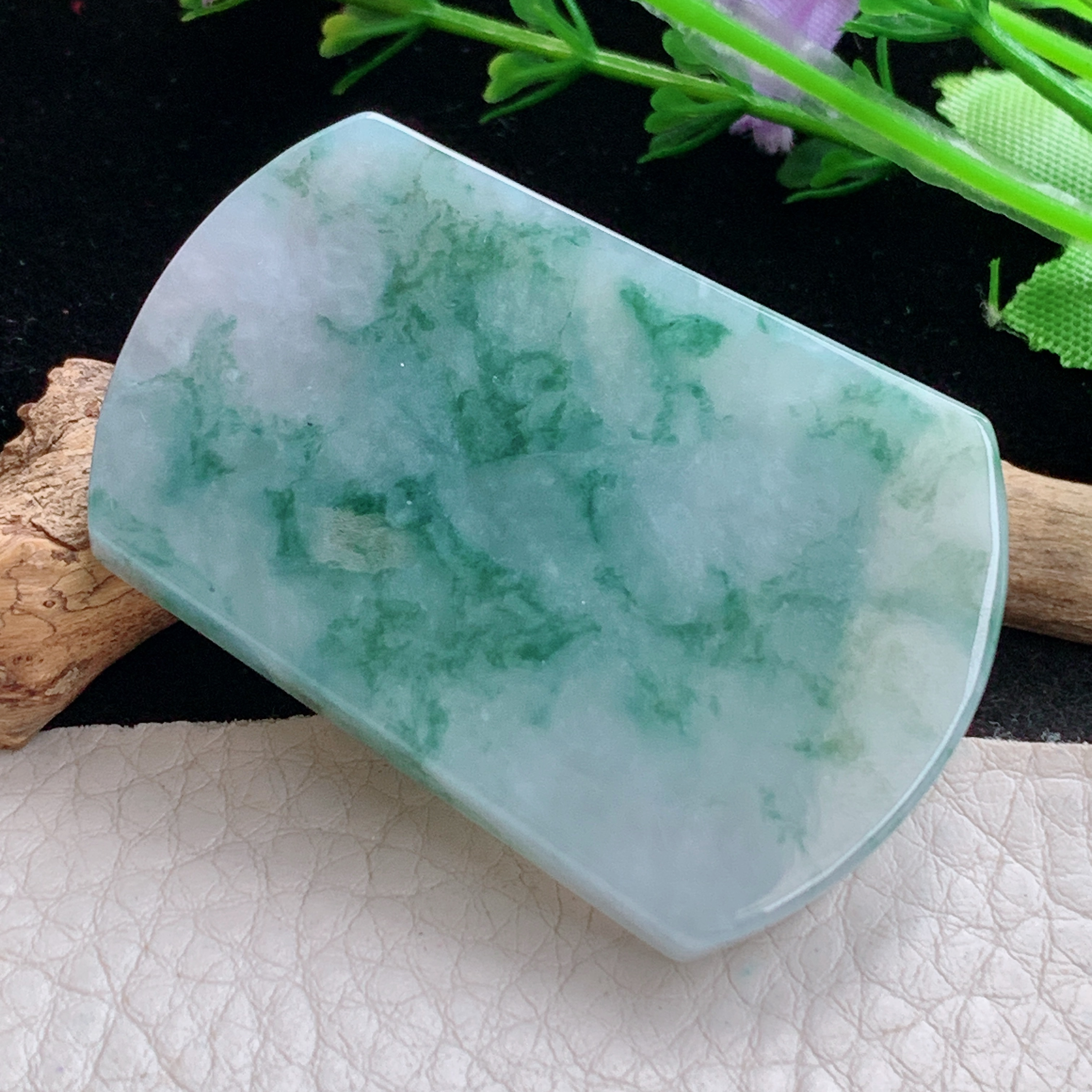 ktj自然光51*35.2*6.5天然缅甸翡翠飘花平安无事牌吊坠