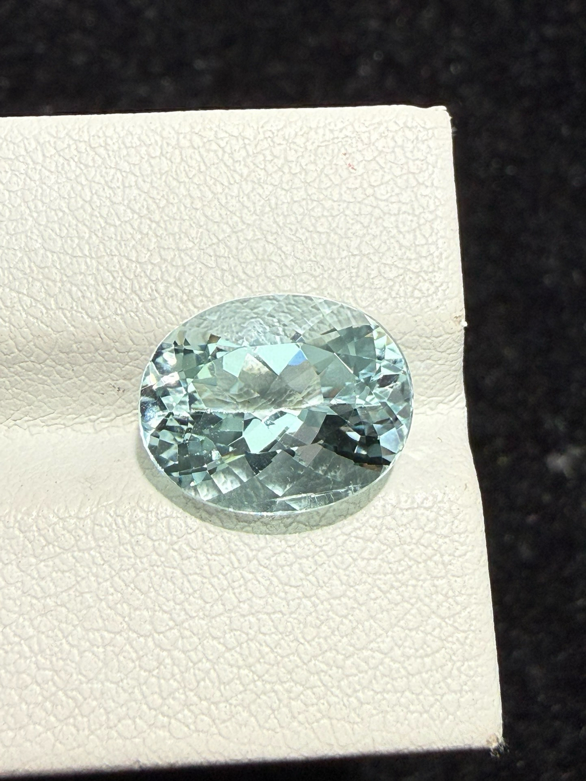 5.13克拉天然海蓝宝戒面裸石，颜色超美，火彩超好，尺寸：12.5*9.9*7.2mm