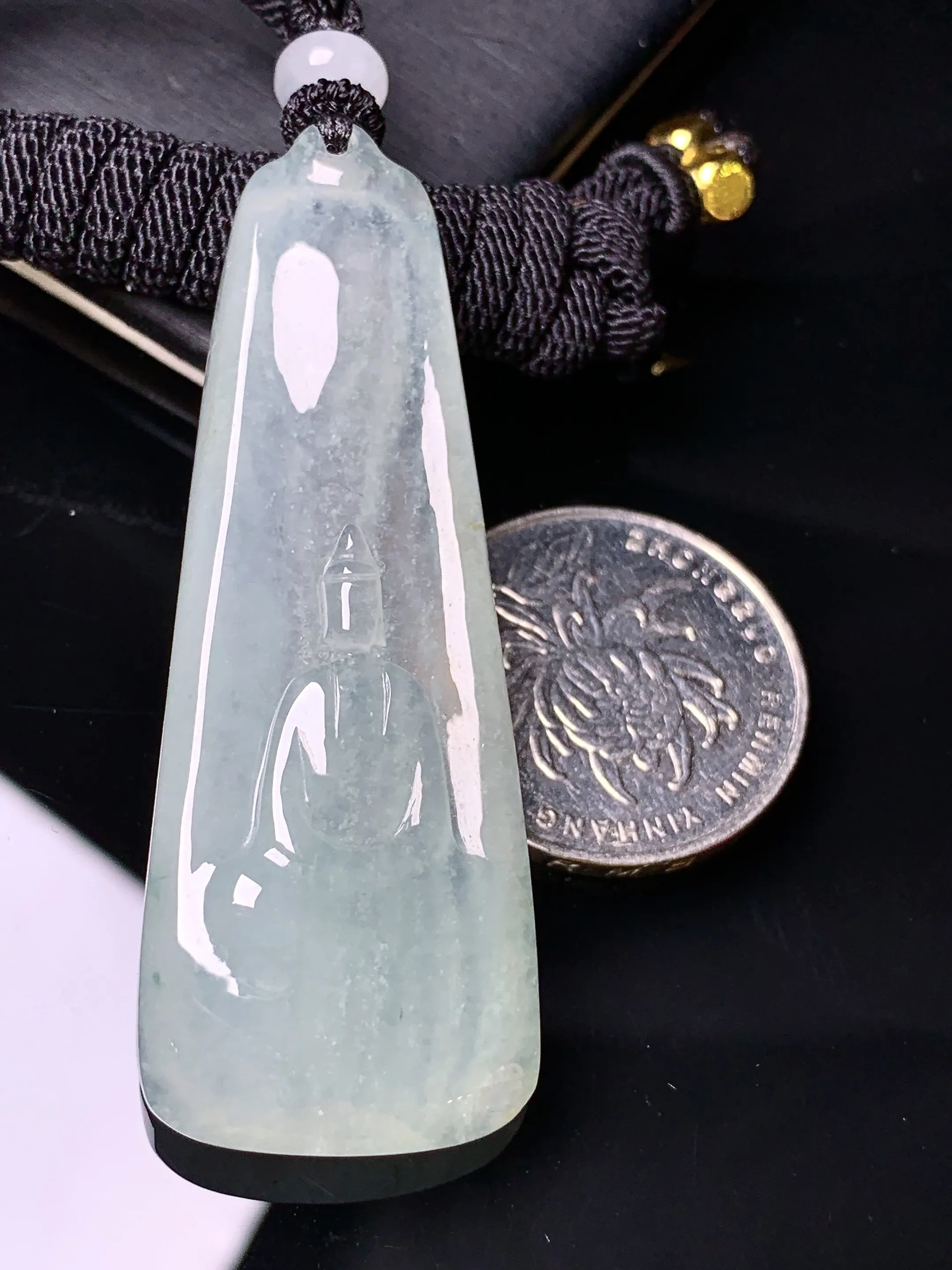 冰种无相观音吊坠 玉质细腻清新 水润亮眼 整体尺寸58.2*21.5*7.8