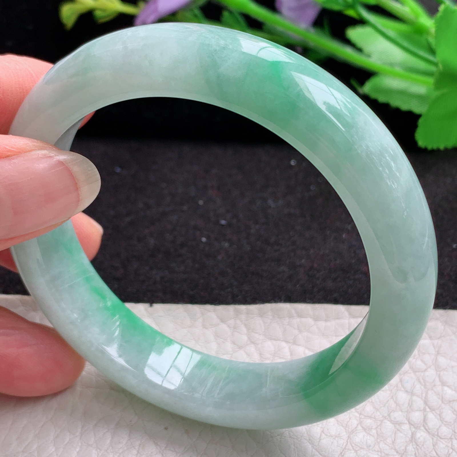 n清新年轻款54*8.8平安镯 天然缅甸翡翠A货细润飘绿宽边玉手环