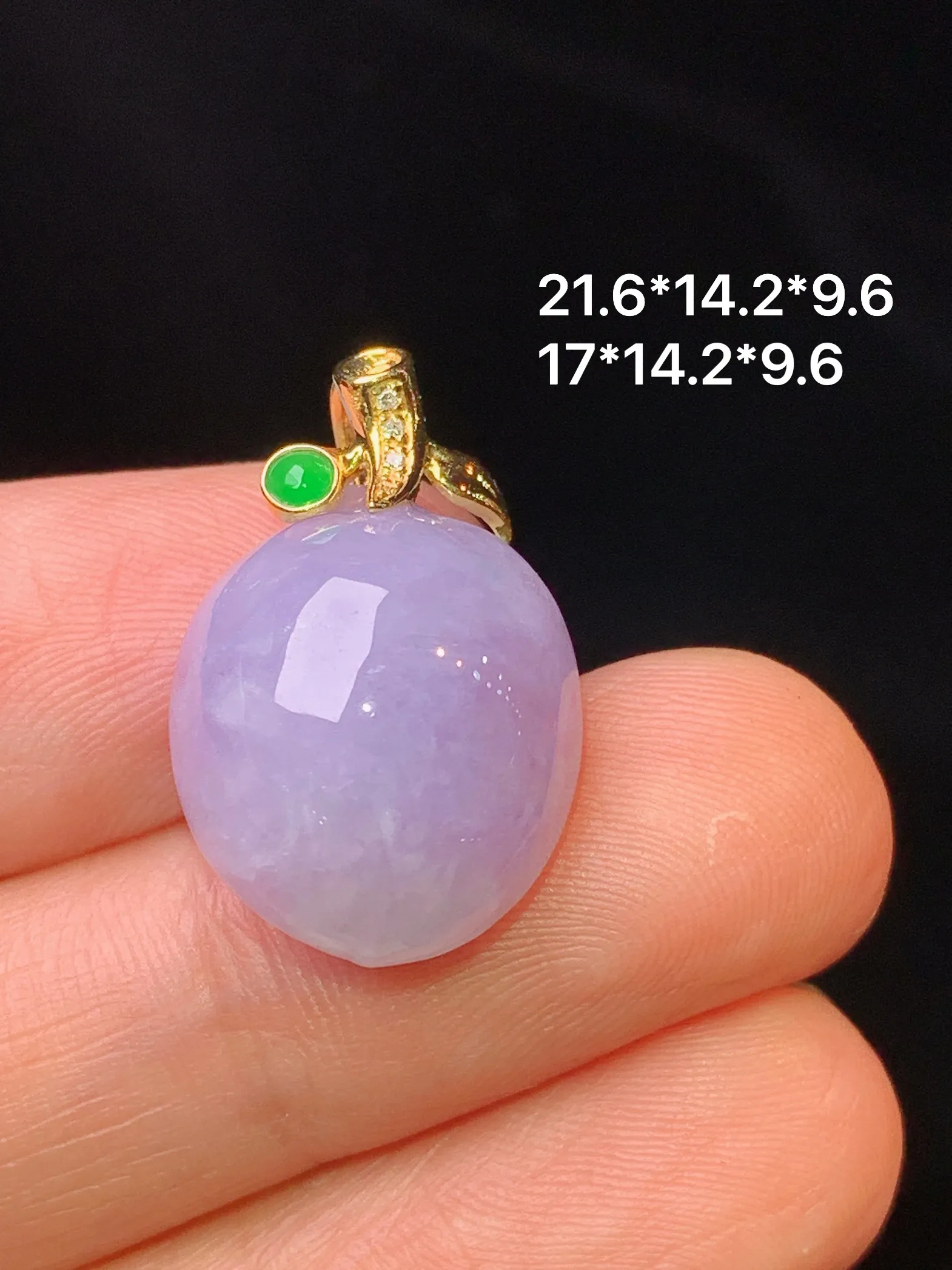18k金钻镶嵌紫罗兰寿桃吊坠 玉质细腻清新 水润亮眼 整体尺寸21.6*14.2*9.6