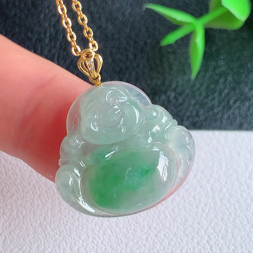 18k金扣冰润佛公挂件 玉质细腻  精雕弥勒佛，笑佛福耳垂肩，面相喜庆，开怀大笑，憨态可掬。惟妙惟肖