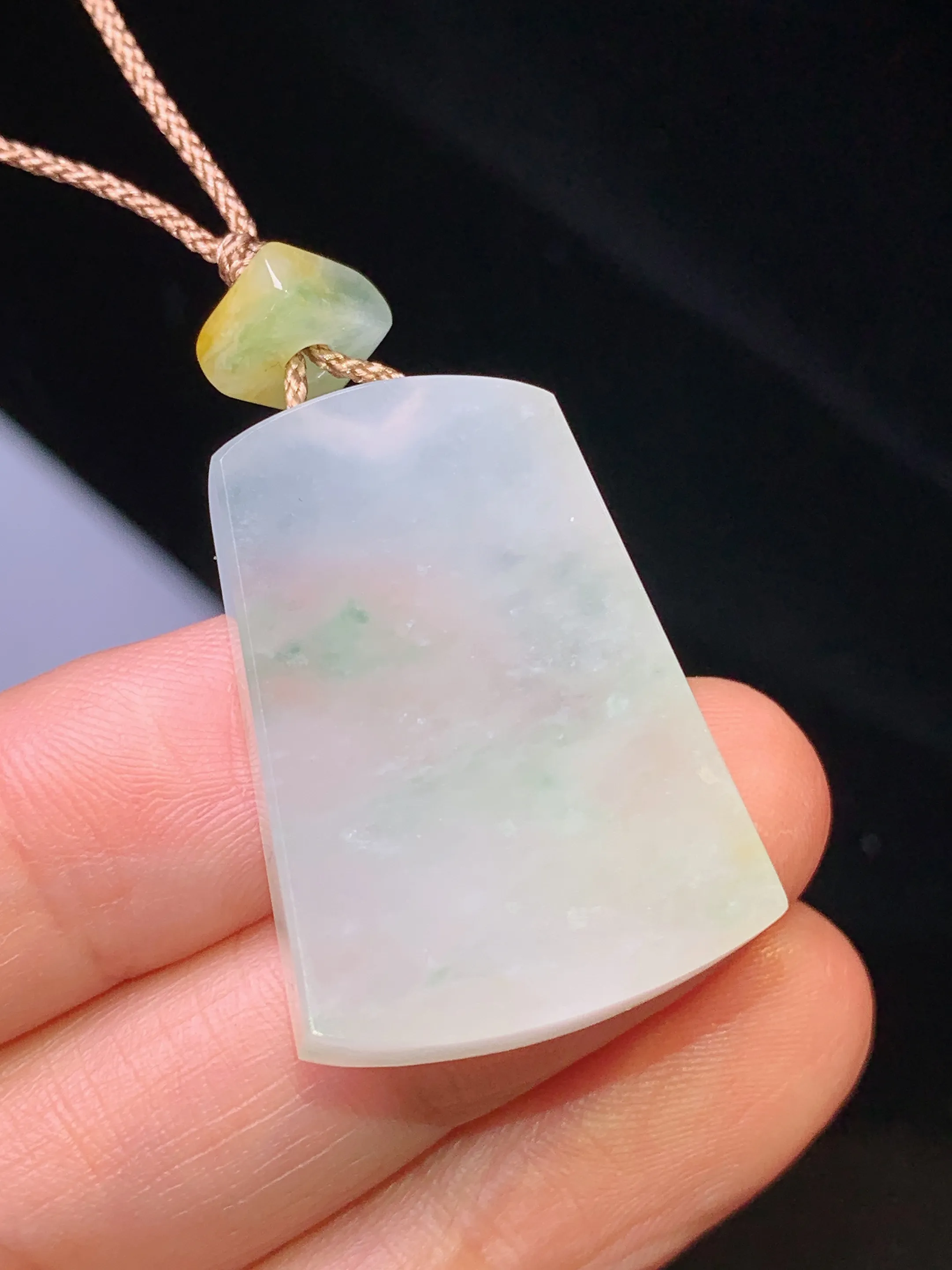 冰种飘花无事牌吊坠 玉质细腻清新 水润亮眼 整体尺寸30*21.5*6.2