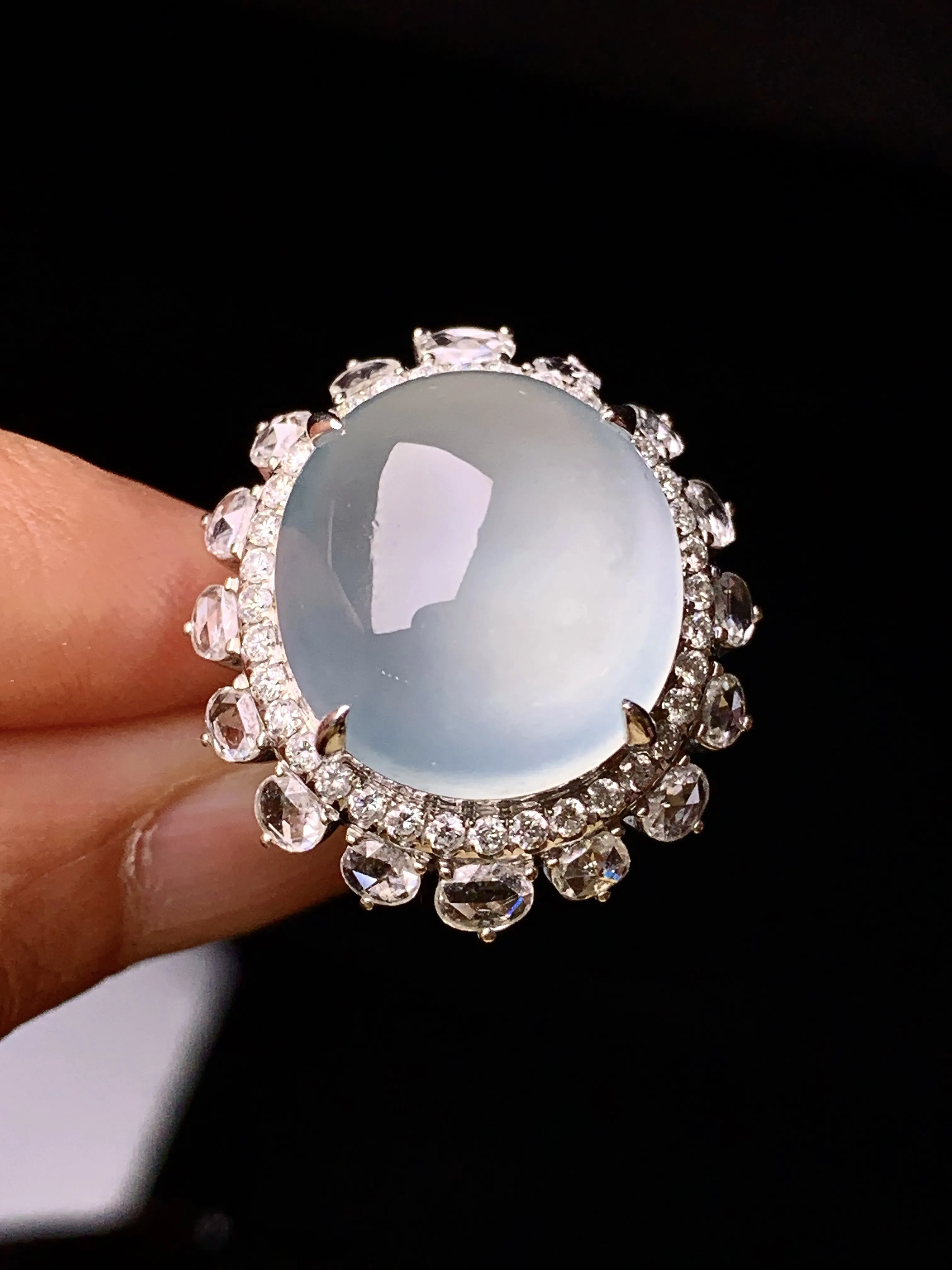 18k金钻镶嵌冰种蛋面戒指吊坠两用款 玉质细腻清新 水润亮眼 圈口13.5 整体尺寸33.3*22*15.5