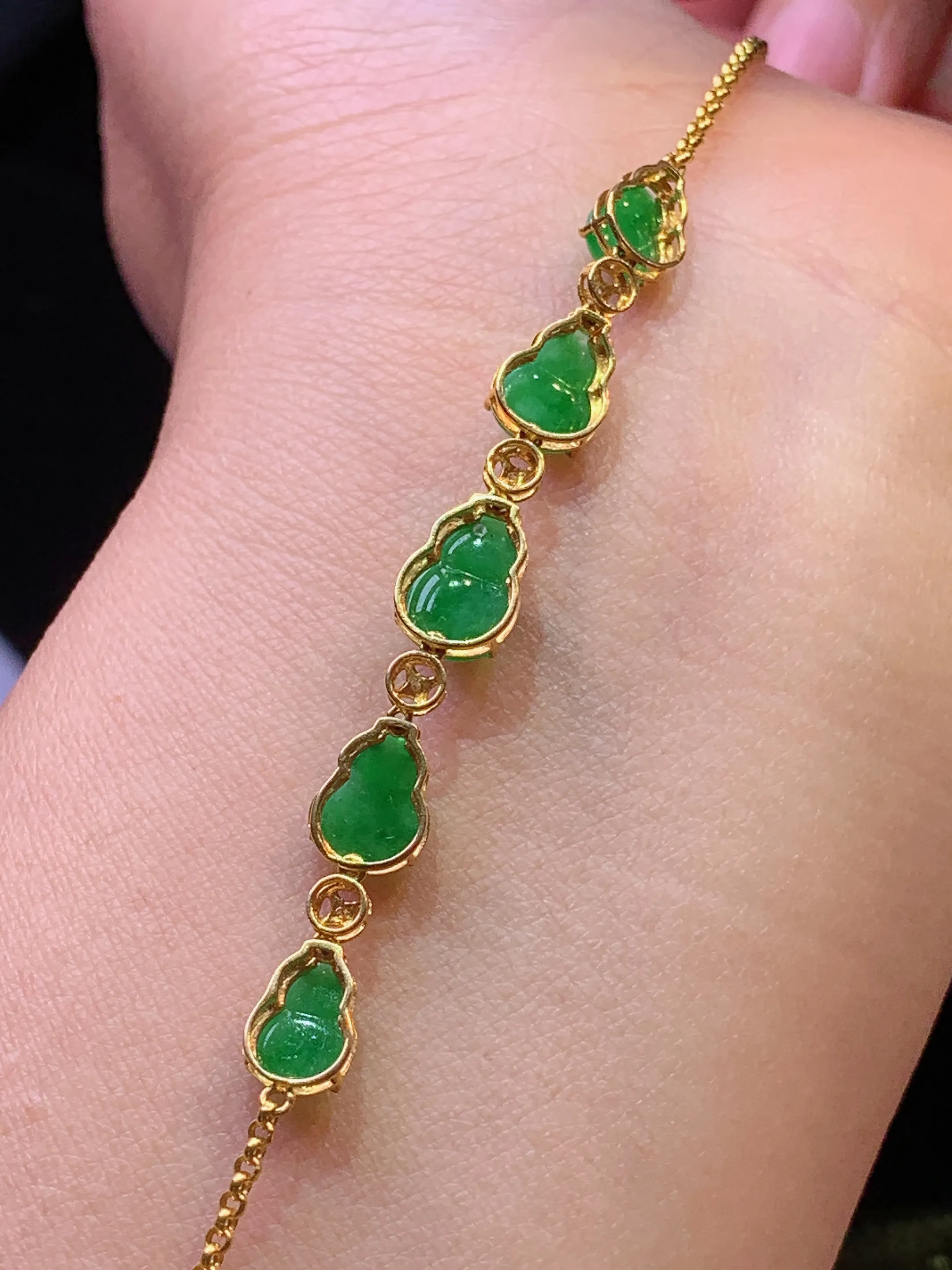 18k金镶嵌满绿葫芦手链 玉质细腻清新 水润亮眼 整体尺寸58.2*6.3*3.8