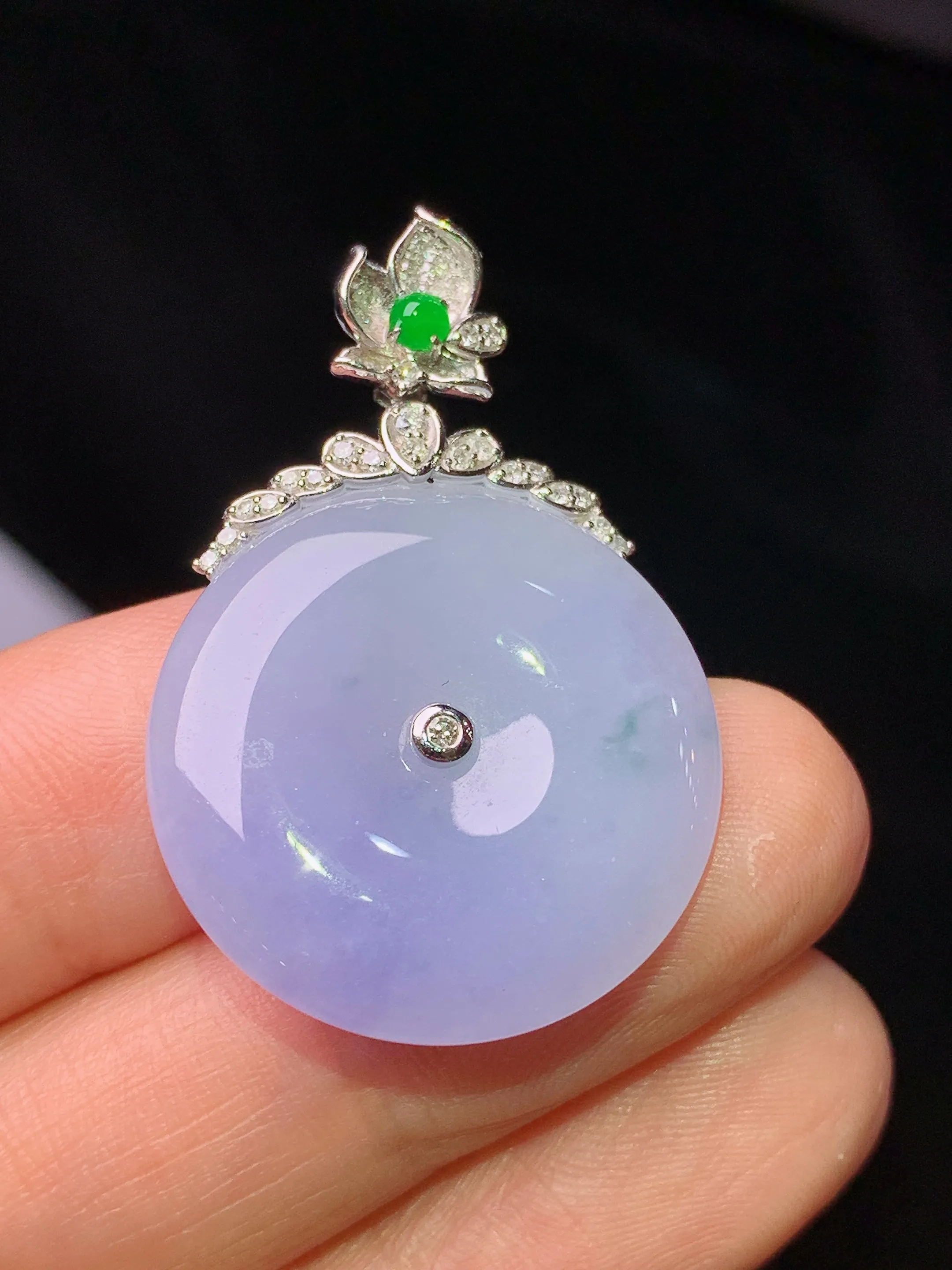 18k金钻镶嵌紫罗兰平安扣吊坠 玉质细腻清新 水润亮眼 整体尺寸35*23.2*5.5