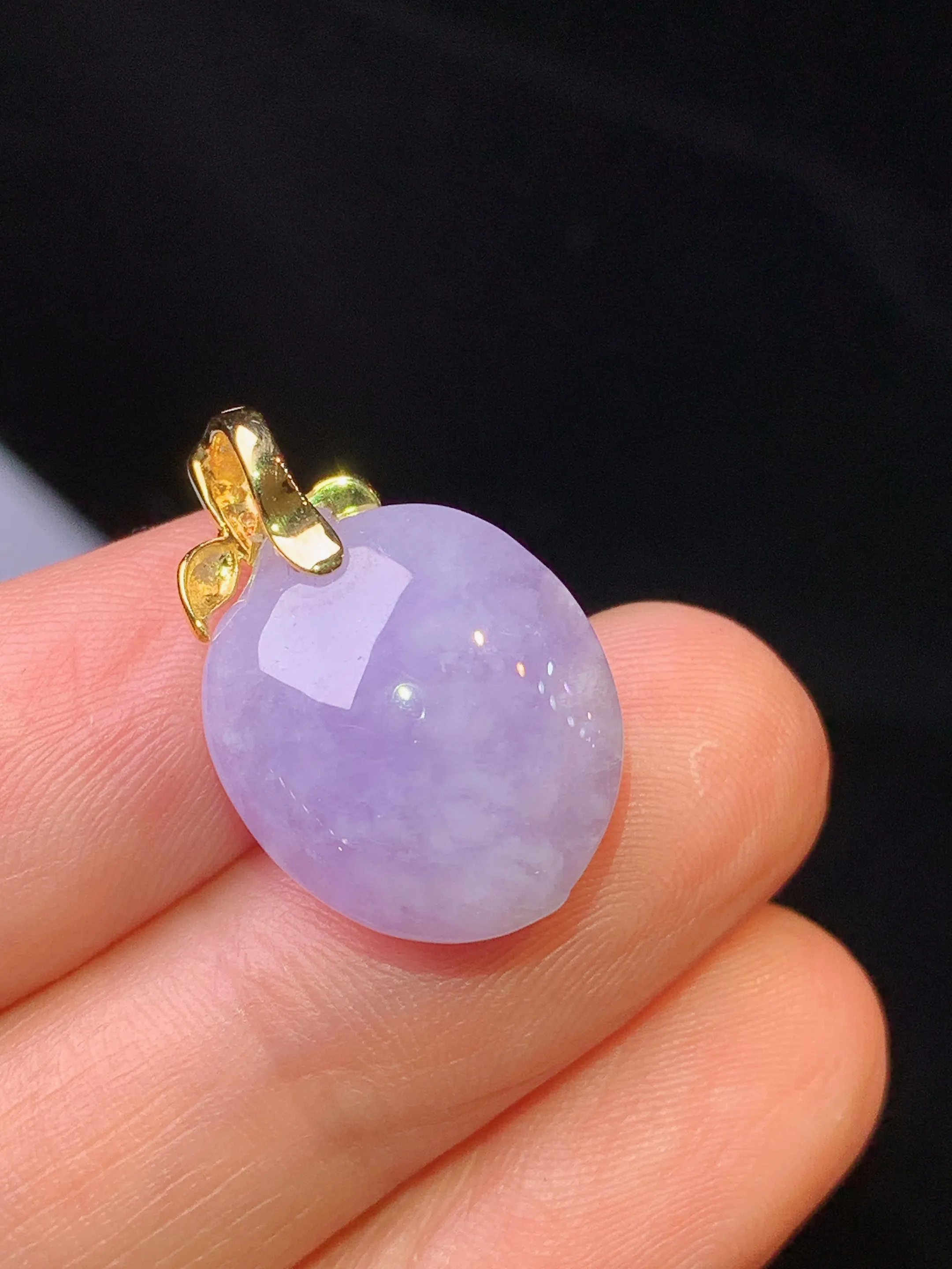 18k金钻镶嵌紫罗兰寿桃吊坠 玉质细腻清新 水润亮眼 整体尺寸21.6*14.2*9.6