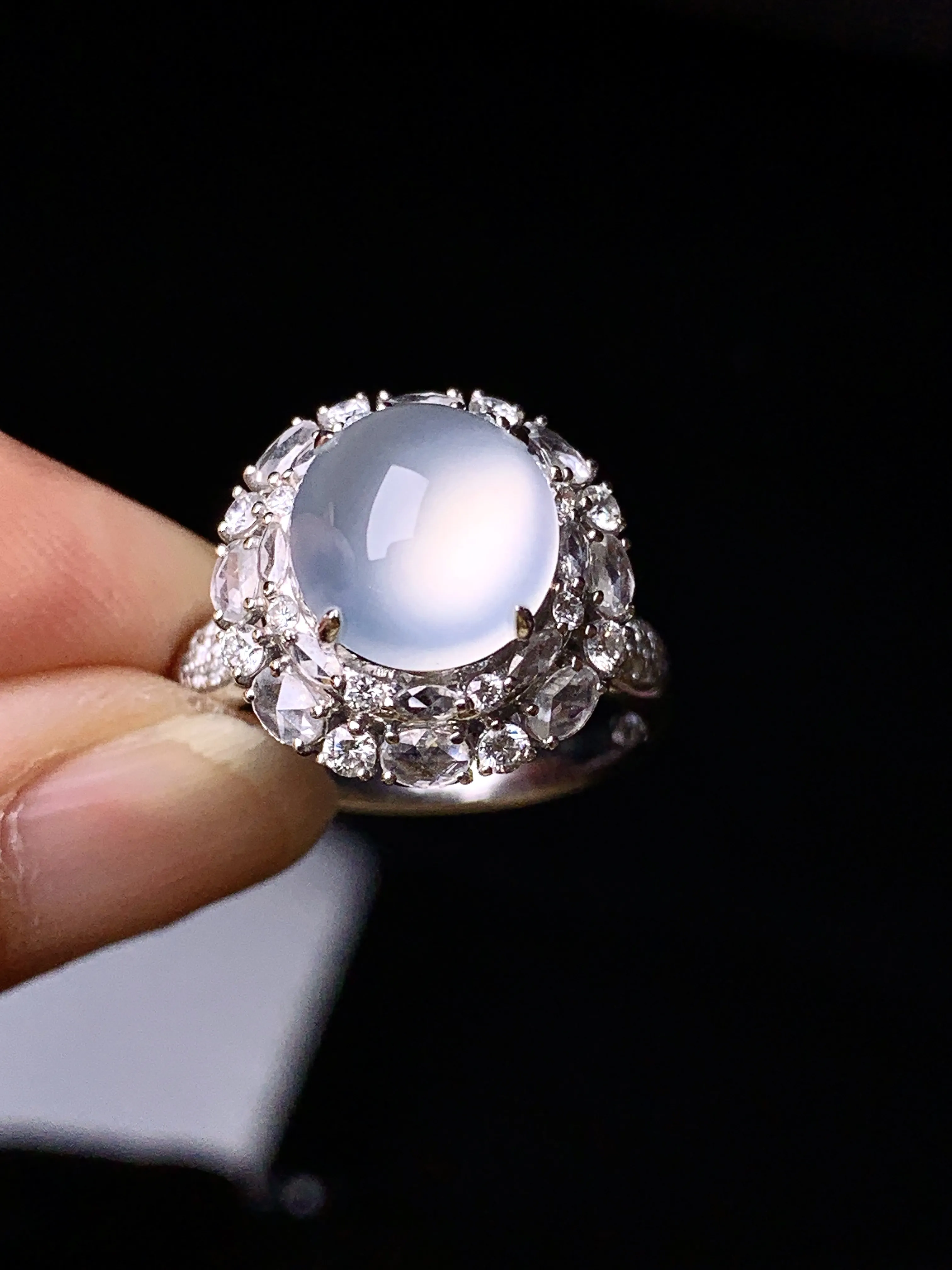 18k金钻镶嵌冰种蛋面戒指 玉质细腻清新 水润亮眼 圈口14.5 整体尺寸15.5*15*12.5