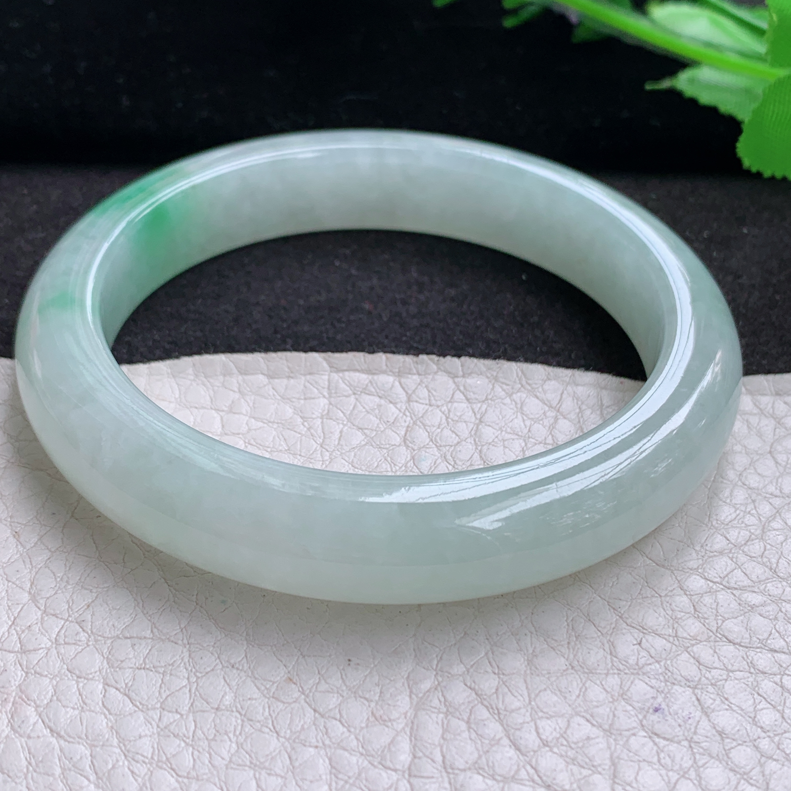 xx飘绿清爽款58.8*11.8*9平安镯 天然缅甸翡翠A货细润白底青宽边玉手环
